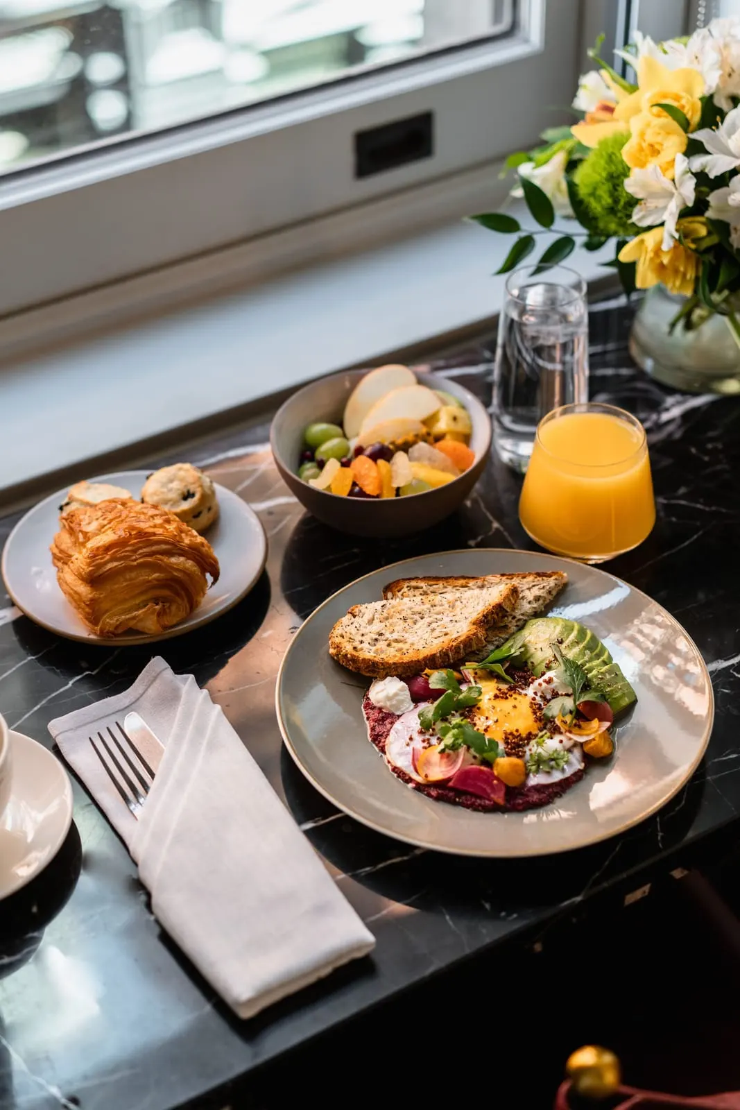 The Beekman, A Thompson Hotel: Breakfast