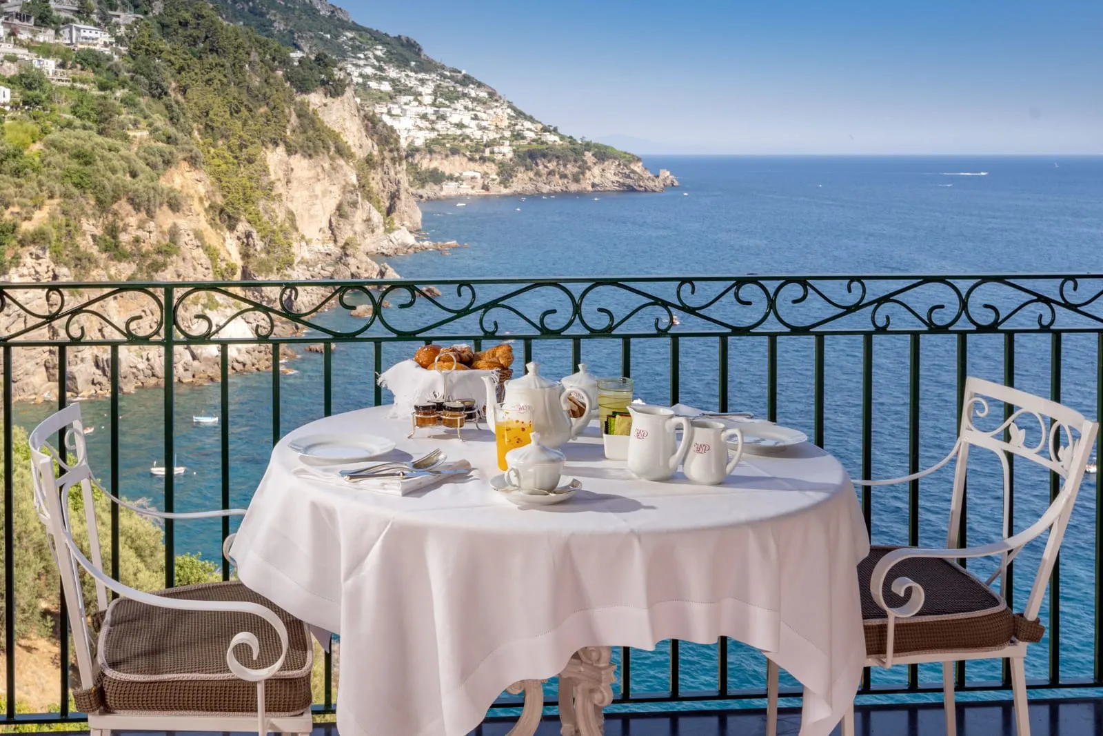 Il San Pietro di Positano: Breakfast on a terrace above the sea