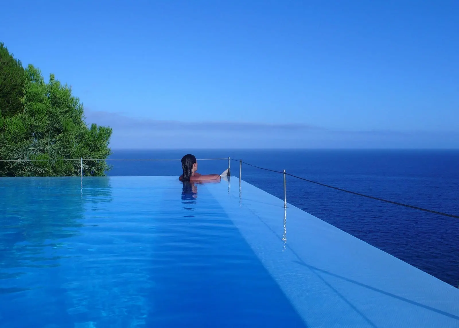 Estalagem da Ponta do Sol: The infinity pool on the clifftop