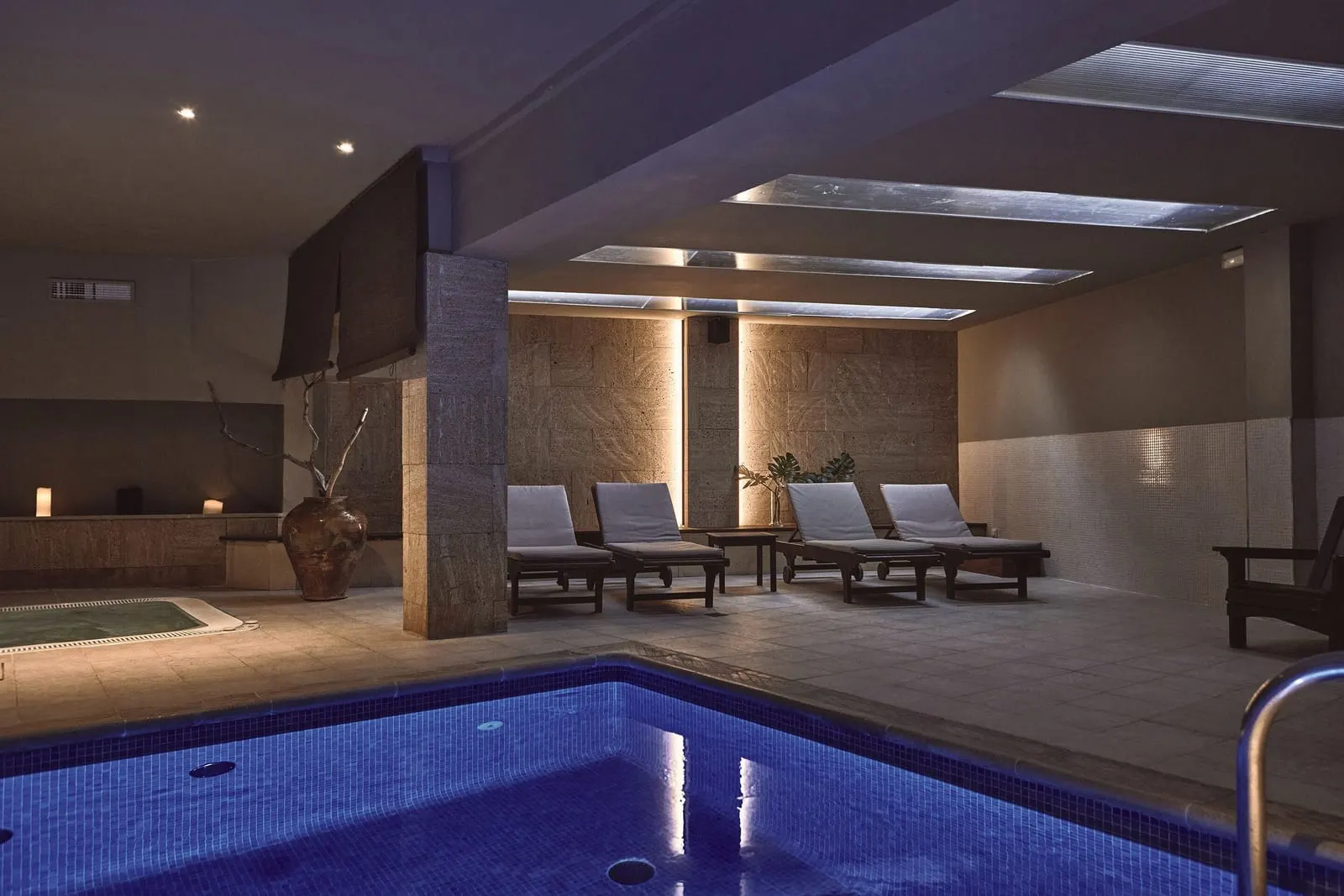 Maristel Hotel & Spa: The heated indoor pool in the spa