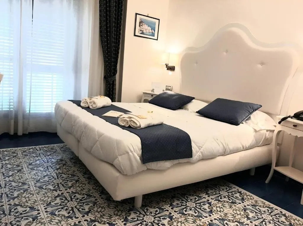 Hotel Santa Lucia: A Classic Double Room in blue and white