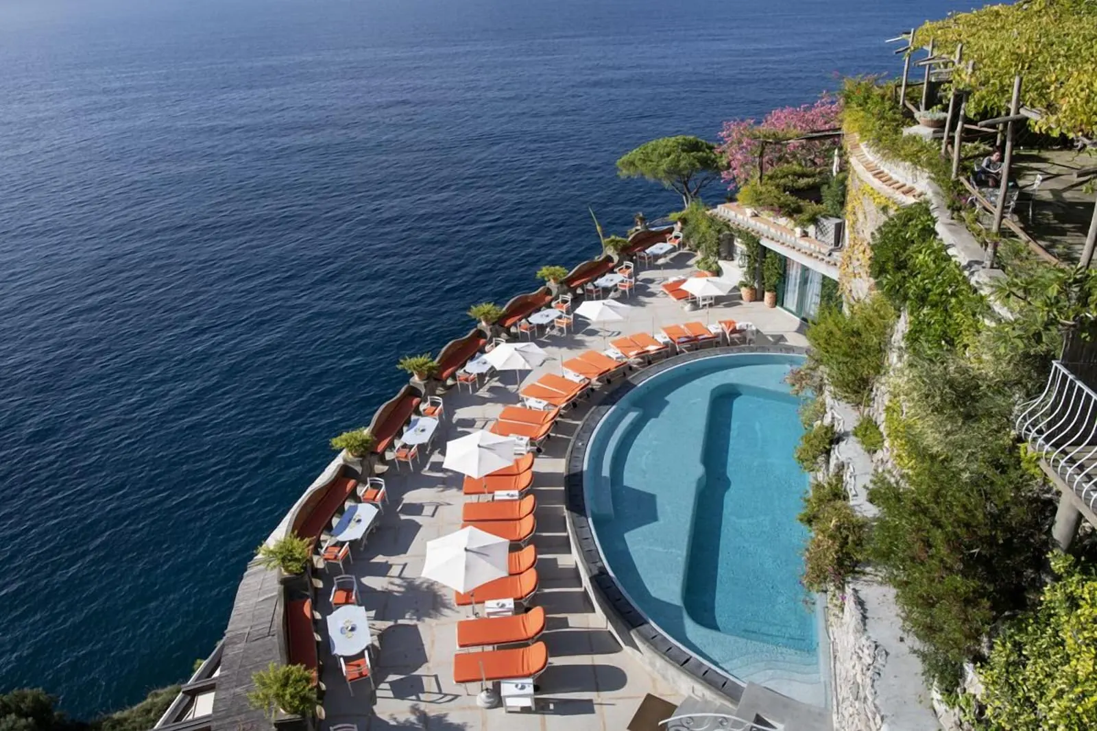 Il San Pietro di Positano: The pool terrace high above the sea