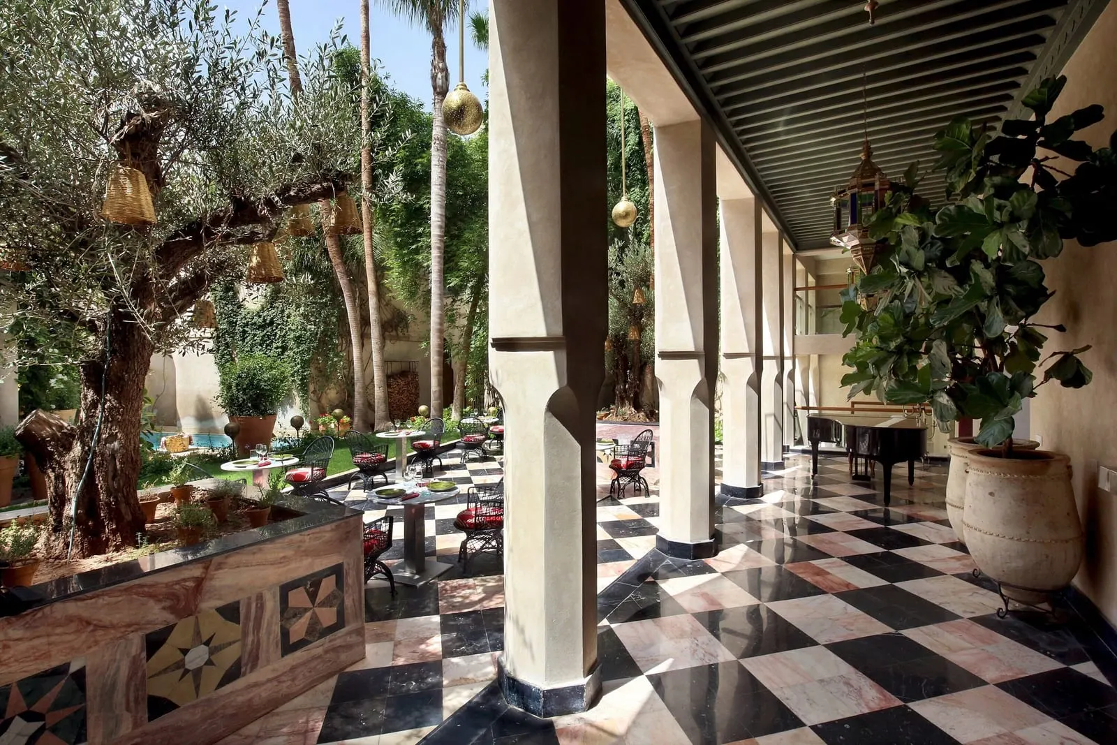 El Fenn: The colonnade and its olive tree courtyard