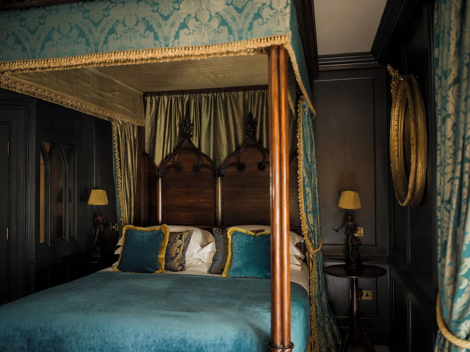 Hazlitt's: The green four-poster