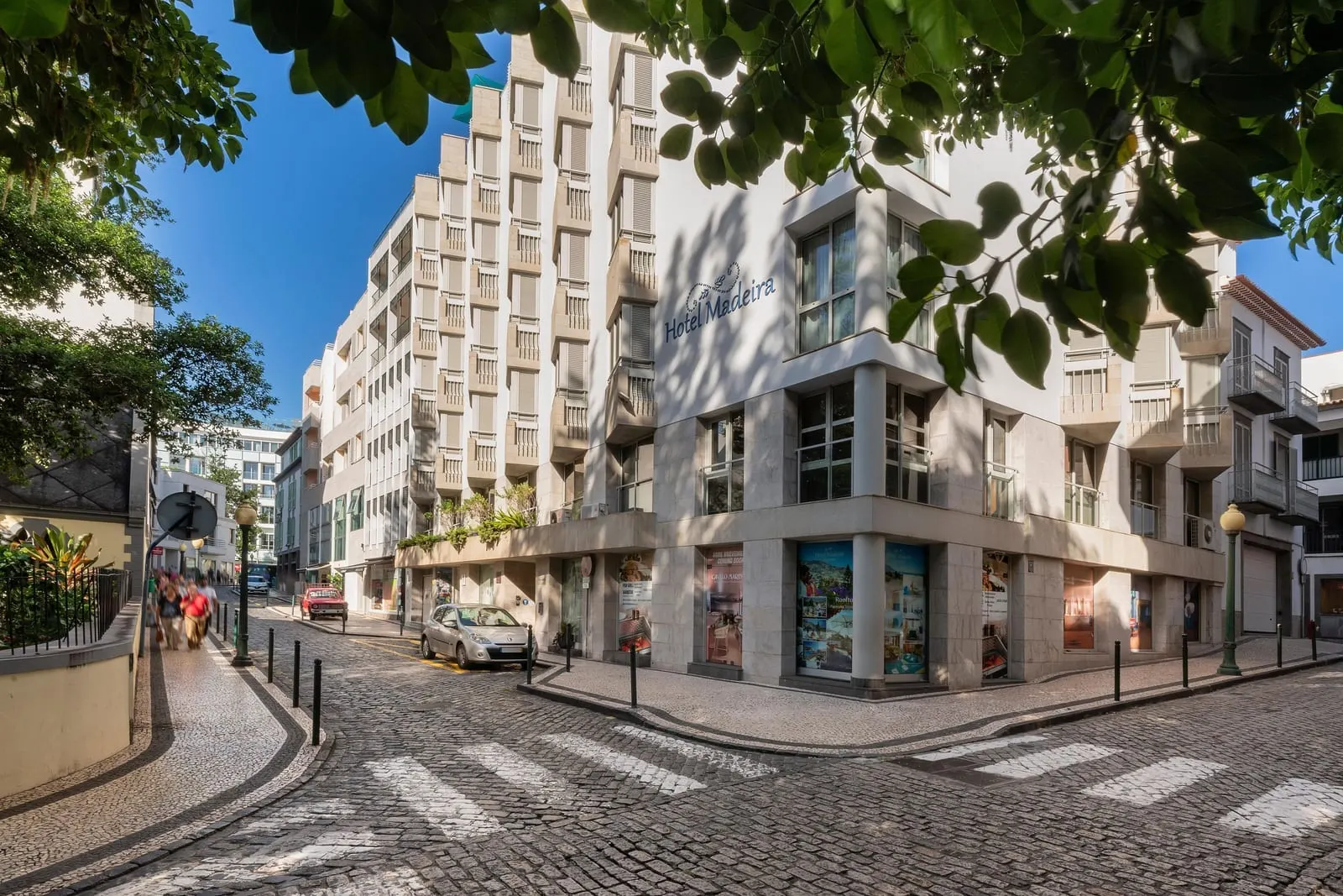 Hotel Madeira: The hotel on a cobbled street in central Funchal
