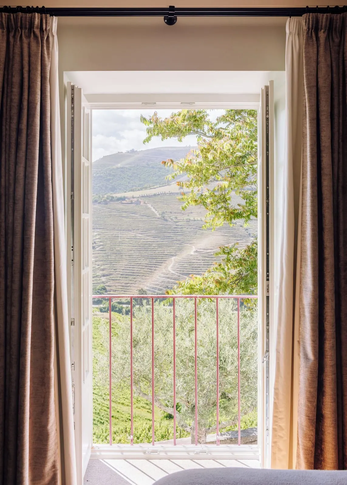 Quinta Nova Winery House: A room with the valley in the window