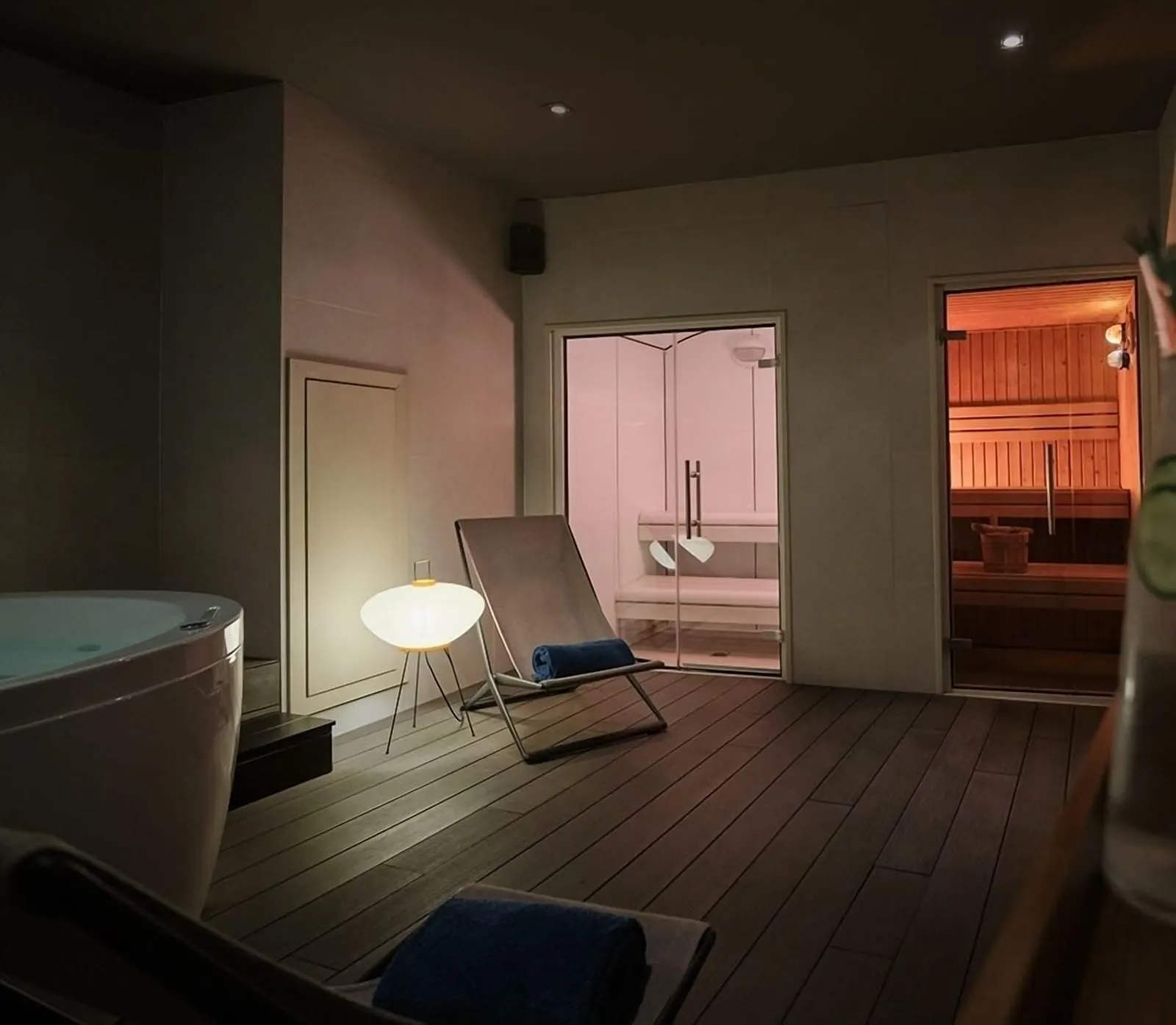 Can Cera: The spa's hot tub, steam room and sauna
