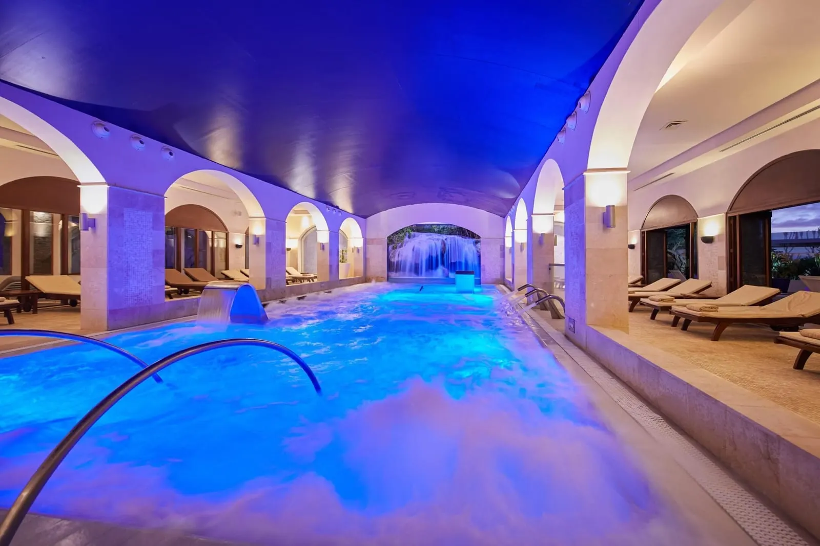 Secrets Lanzarote Resort & Spa: The spa's dynamic pool in its arcaded hall