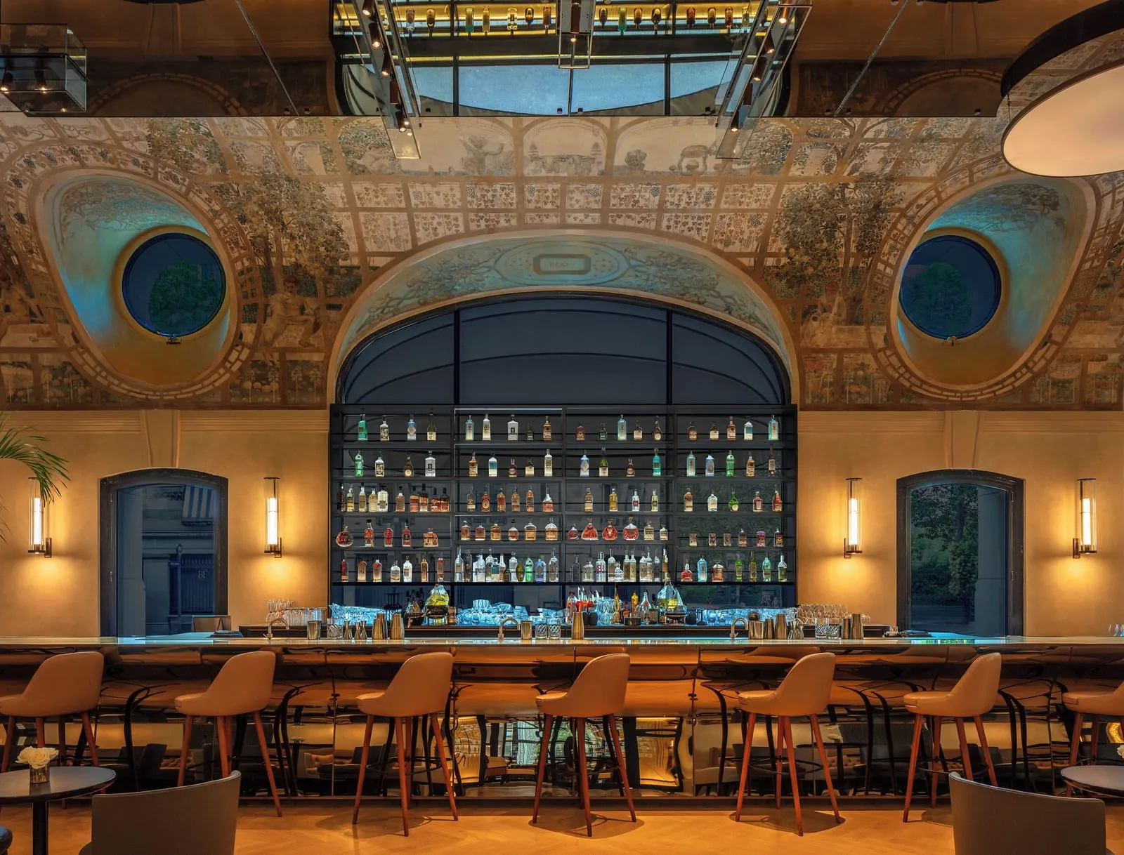 Mandarin Oriental Lutetia, Paris: Bar Joséphine under its restored frescoes