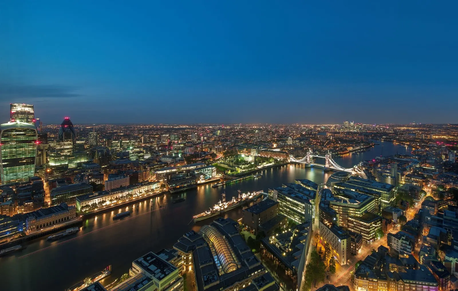 Shangri-La The Shard, London: The Thames at night