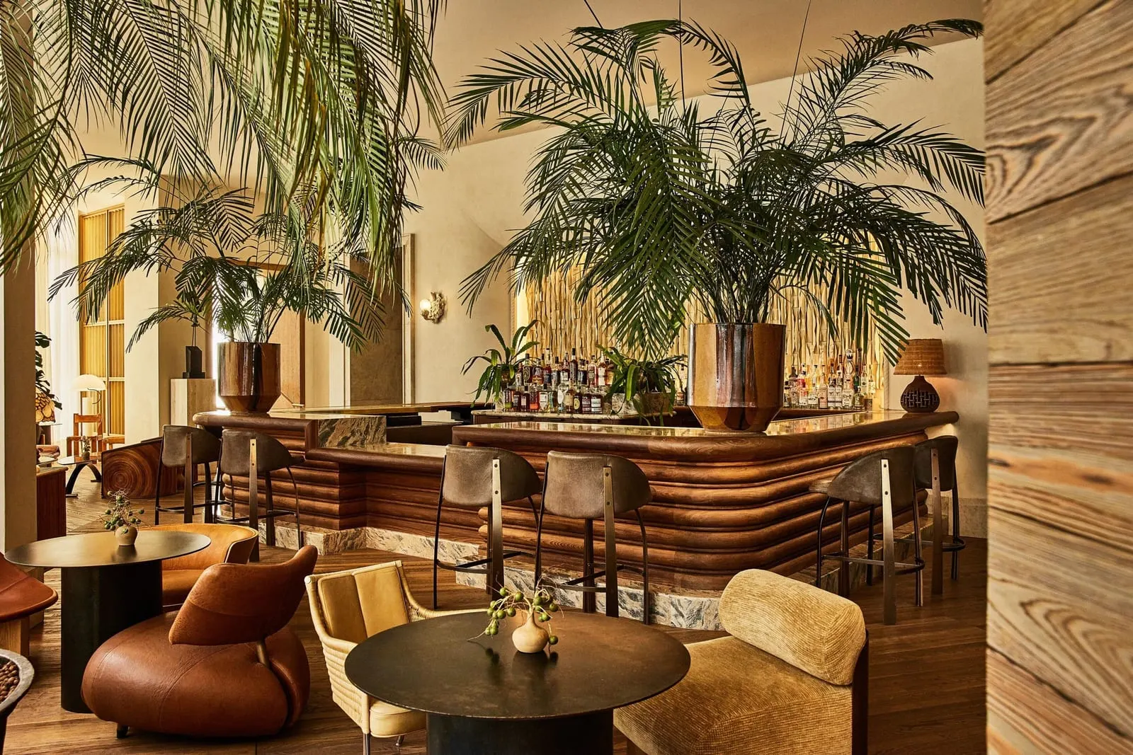 Santa Monica Proper Hotel: Palma's bar among the palms