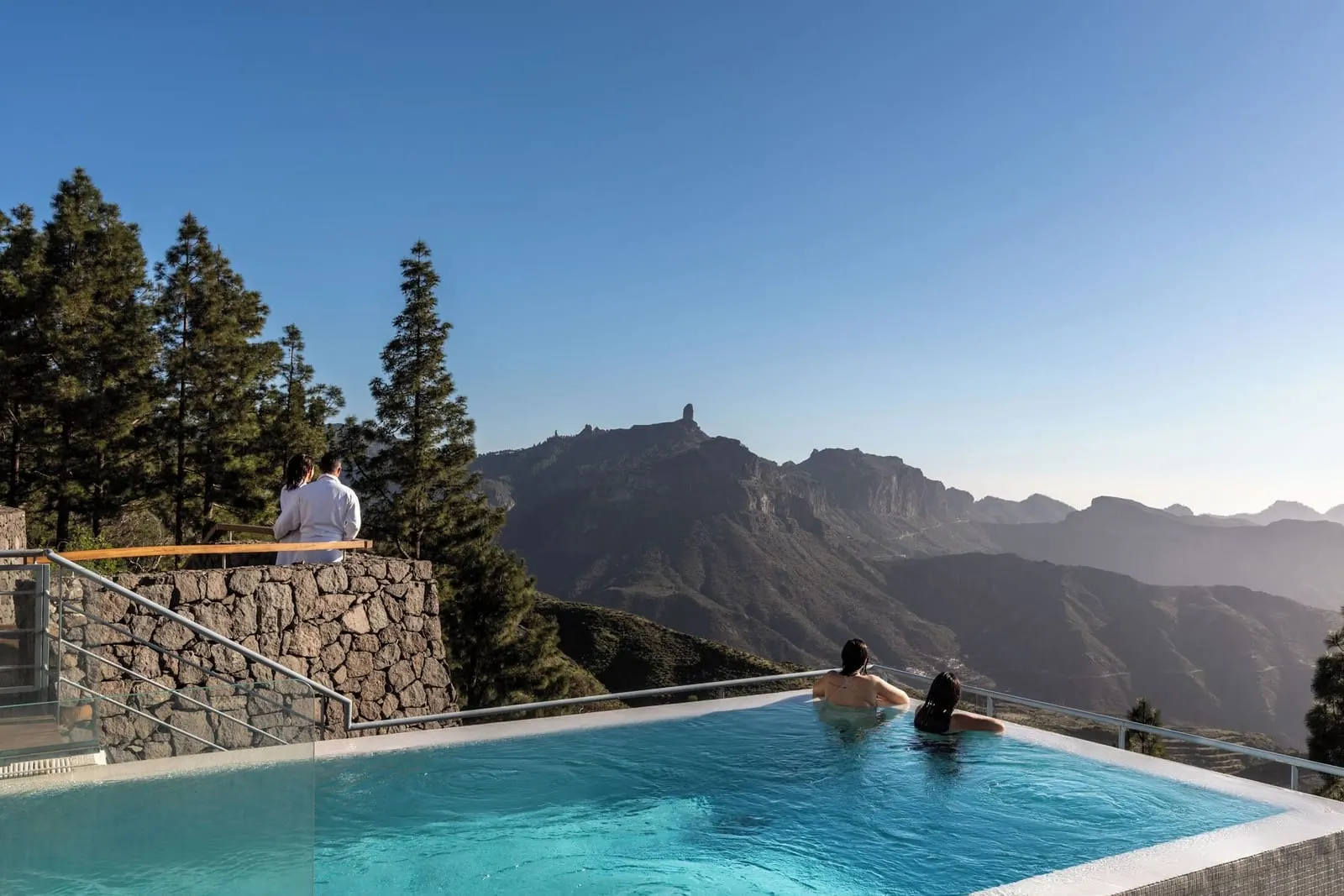 Parador de Cruz de Tejeda: The spa pool, with the Roque Nublo on the skyline