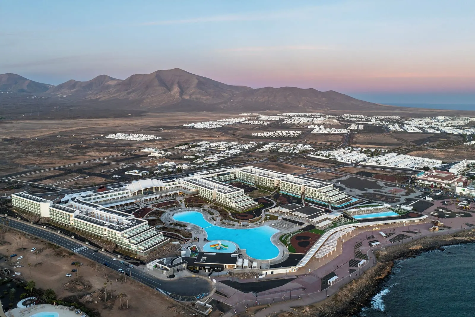 Barceló Playa Blanca: The resort on the seafront below the mountains