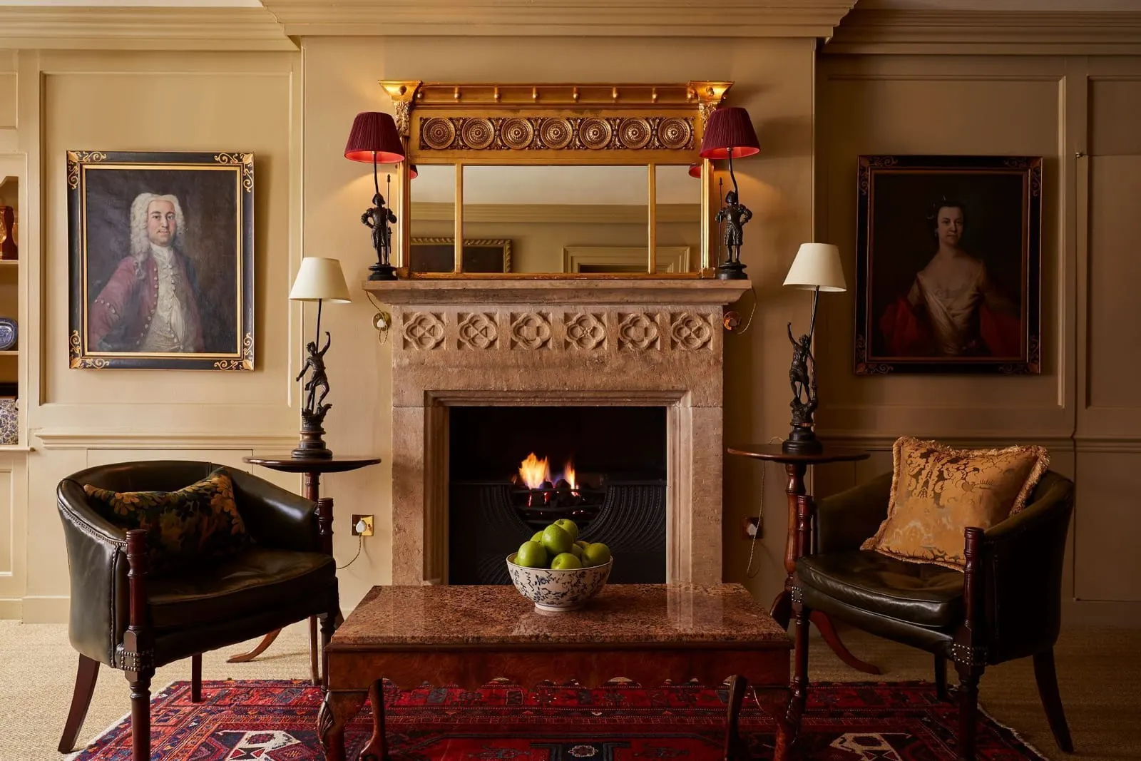 Hazlitt's: A sitting room with the fire lit