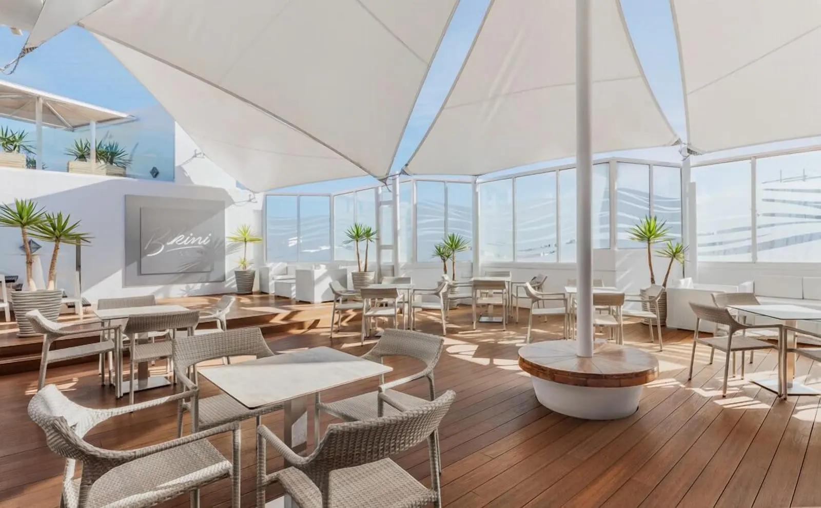 Hotel Lancelot: The rooftop chill-out terrace under sail canopies