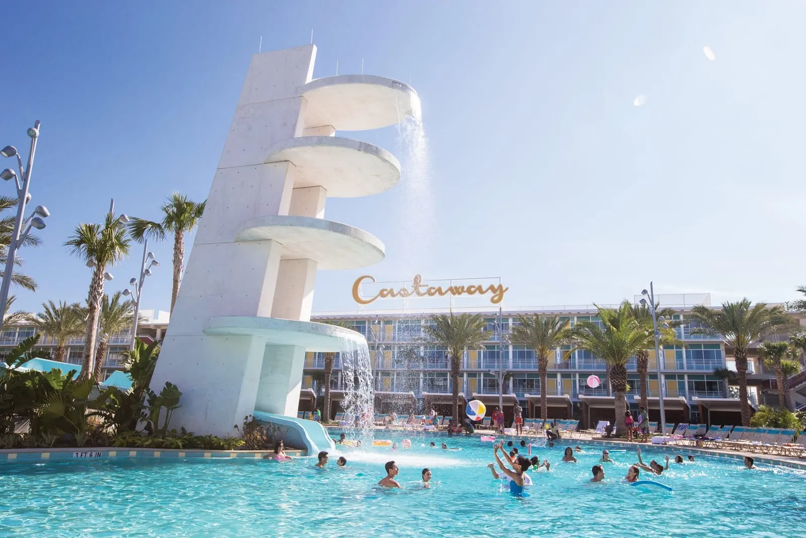 Universal Cabana Bay Beach Resort: The dive tower pool, with the Castaway wing behind