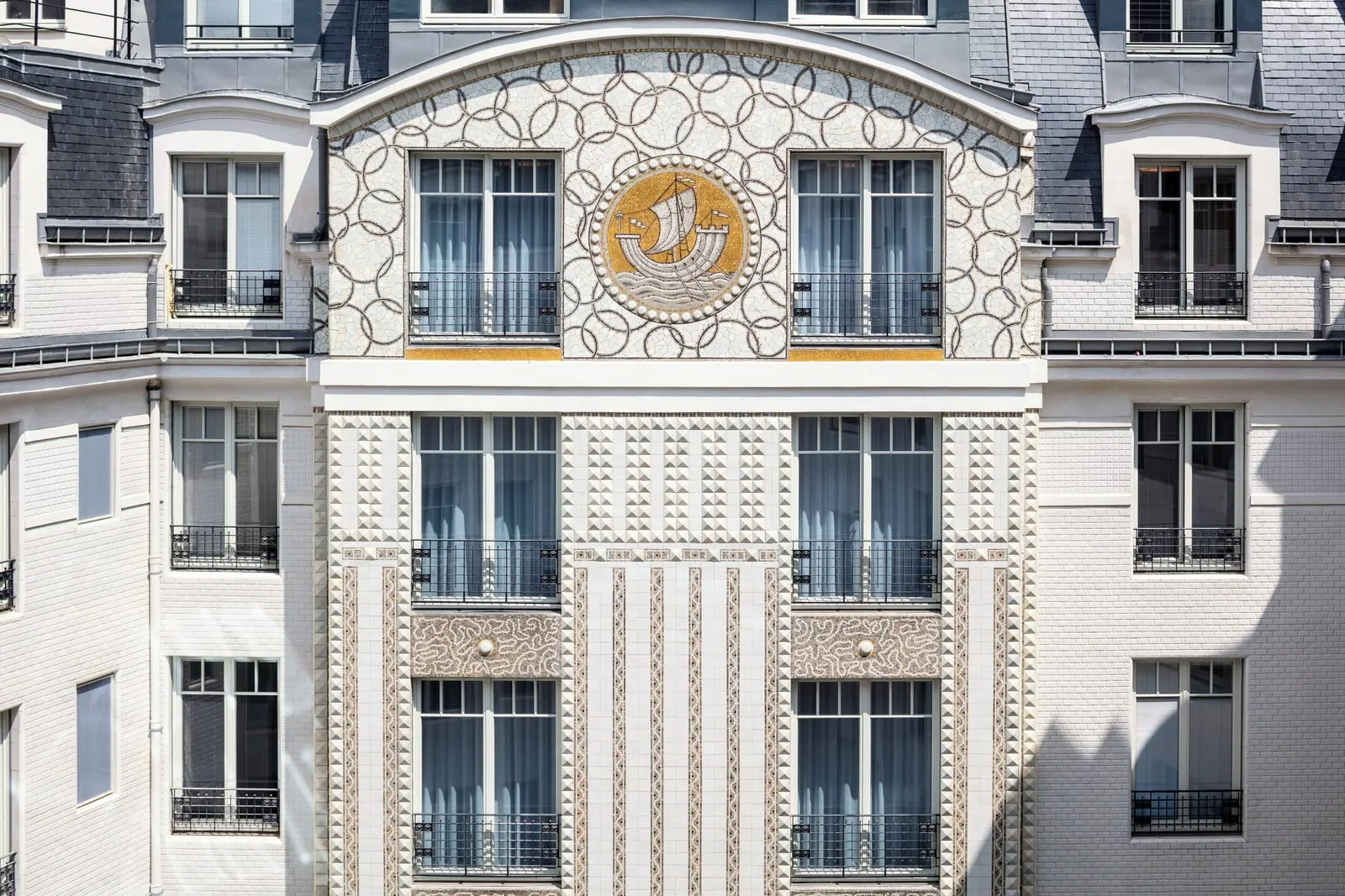 Mandarin Oriental Lutetia, Paris: A mosaic ship in the Art Deco inner courtyard