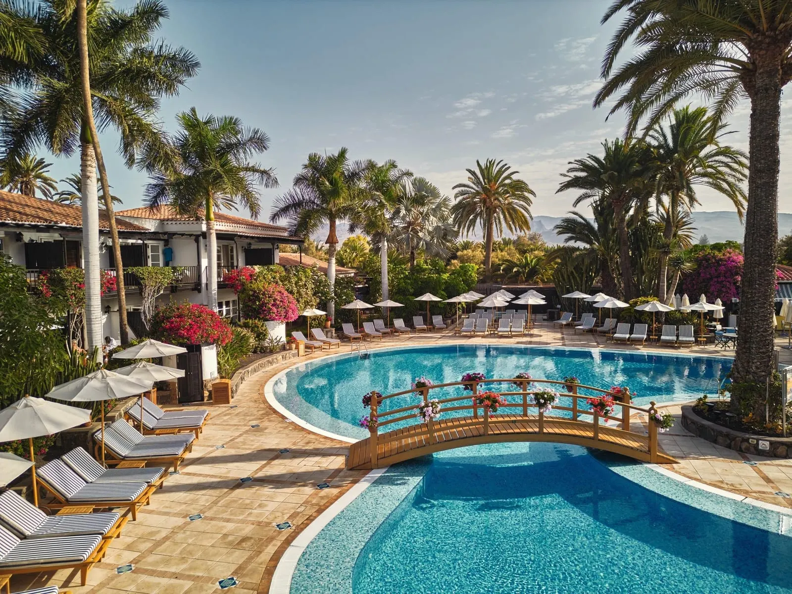 Seaside Grand Hotel Residencia: The palm-lined saltwater pool and the villas