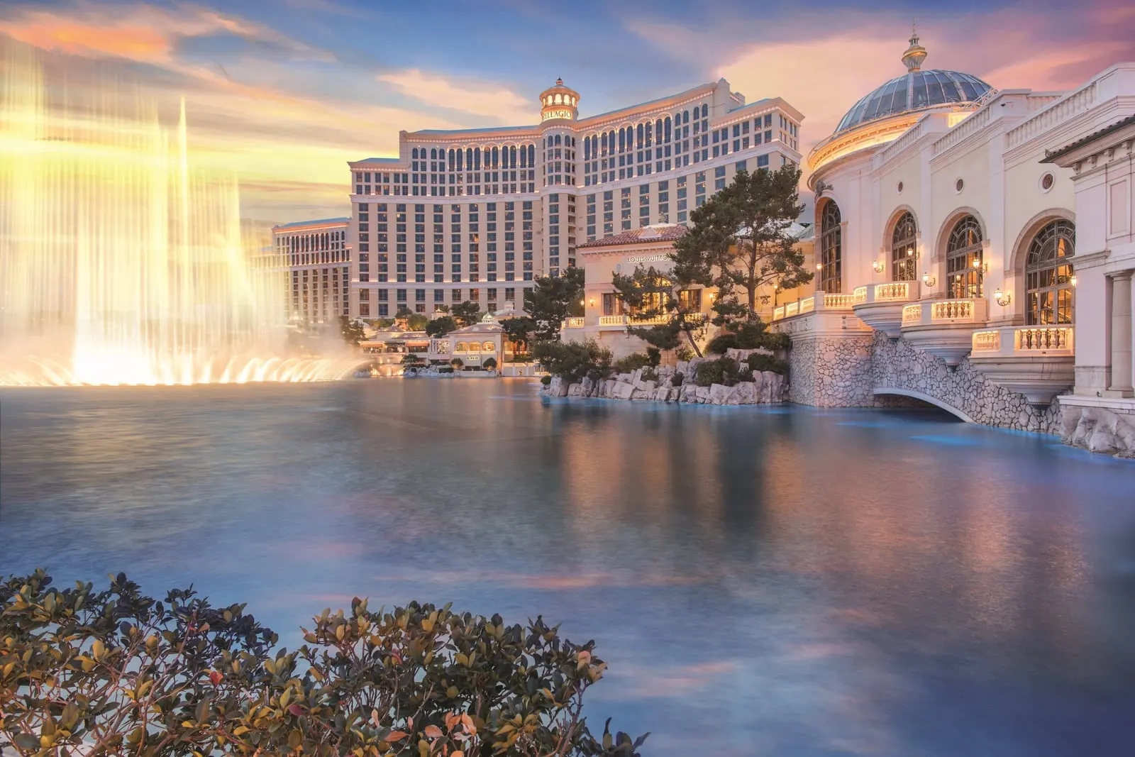 Bellagio: The hotel and its fountains at sunset