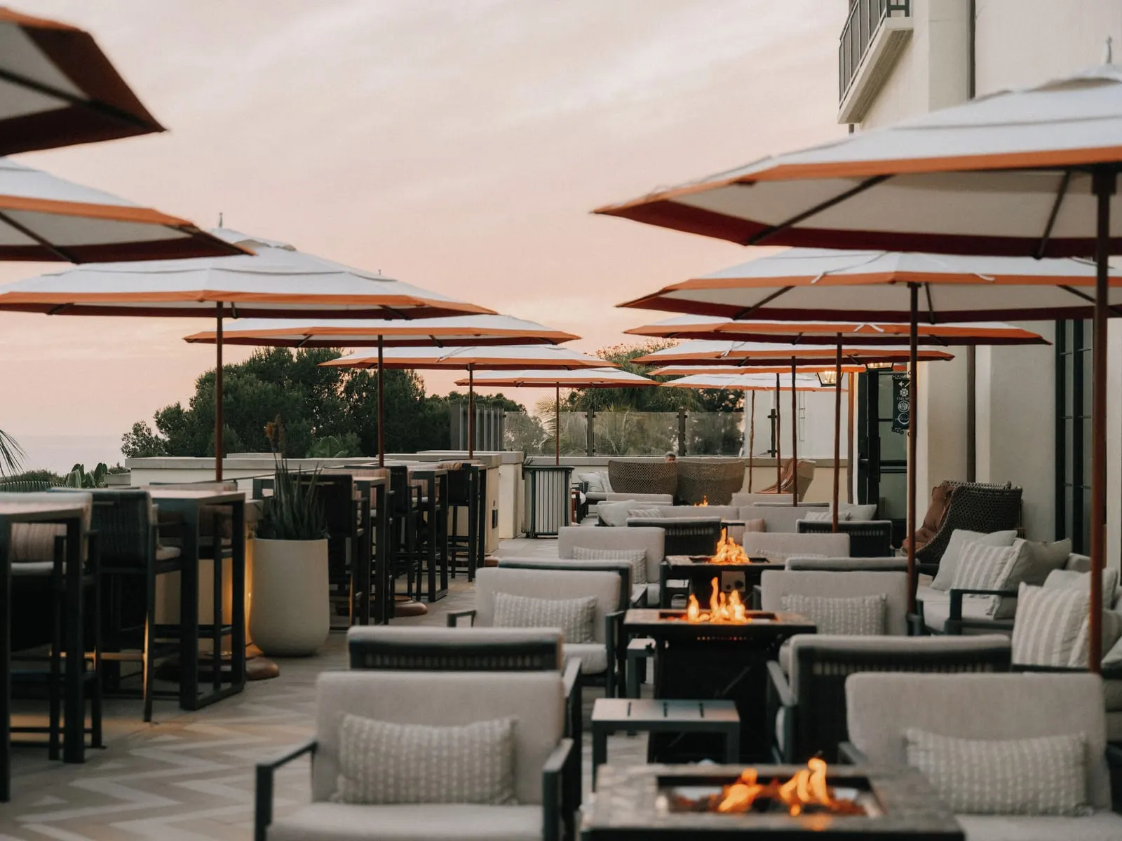 Terranea Resort: Fire pits and umbrellas on the terrace