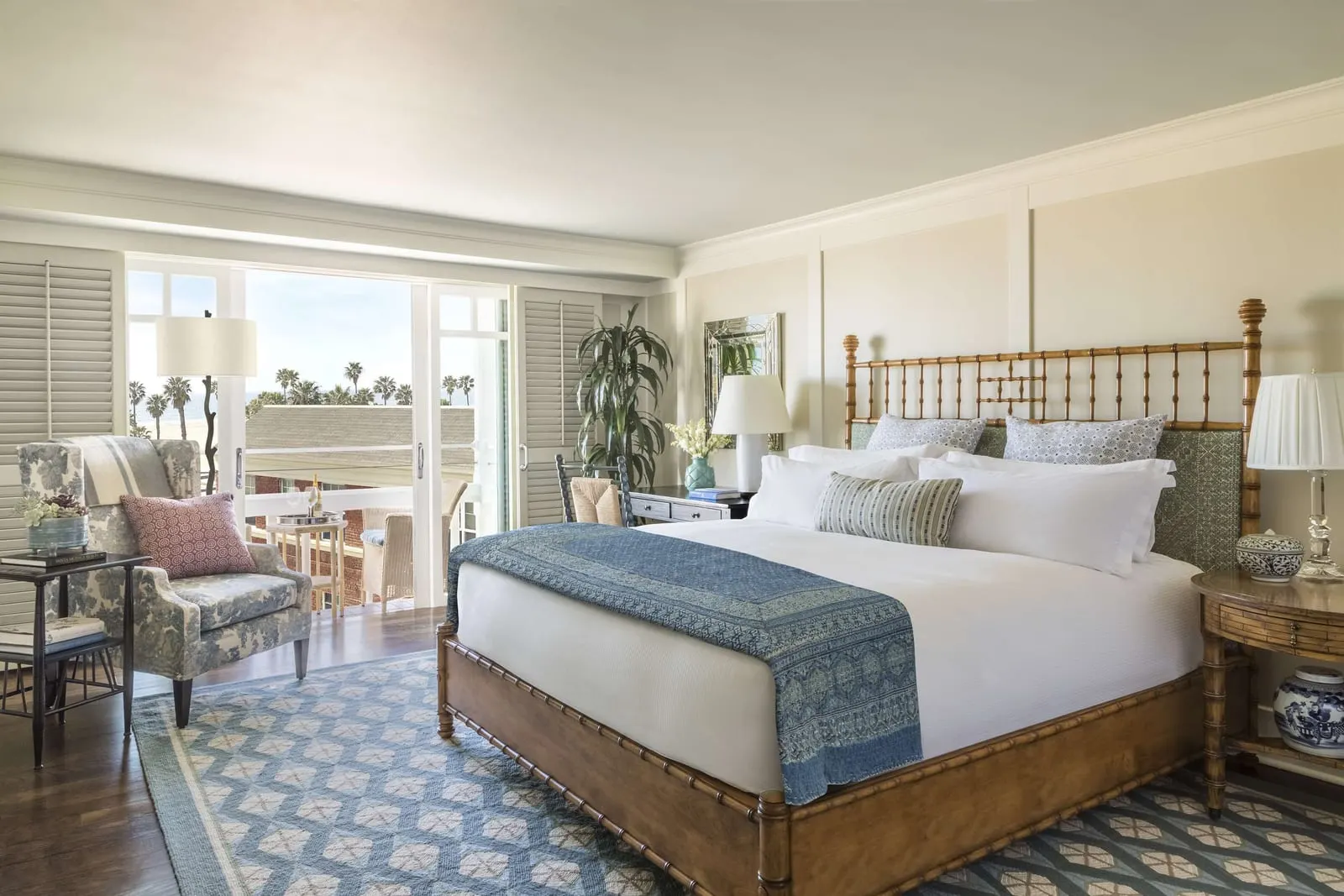 Shutters on the Beach: A king room with a balcony