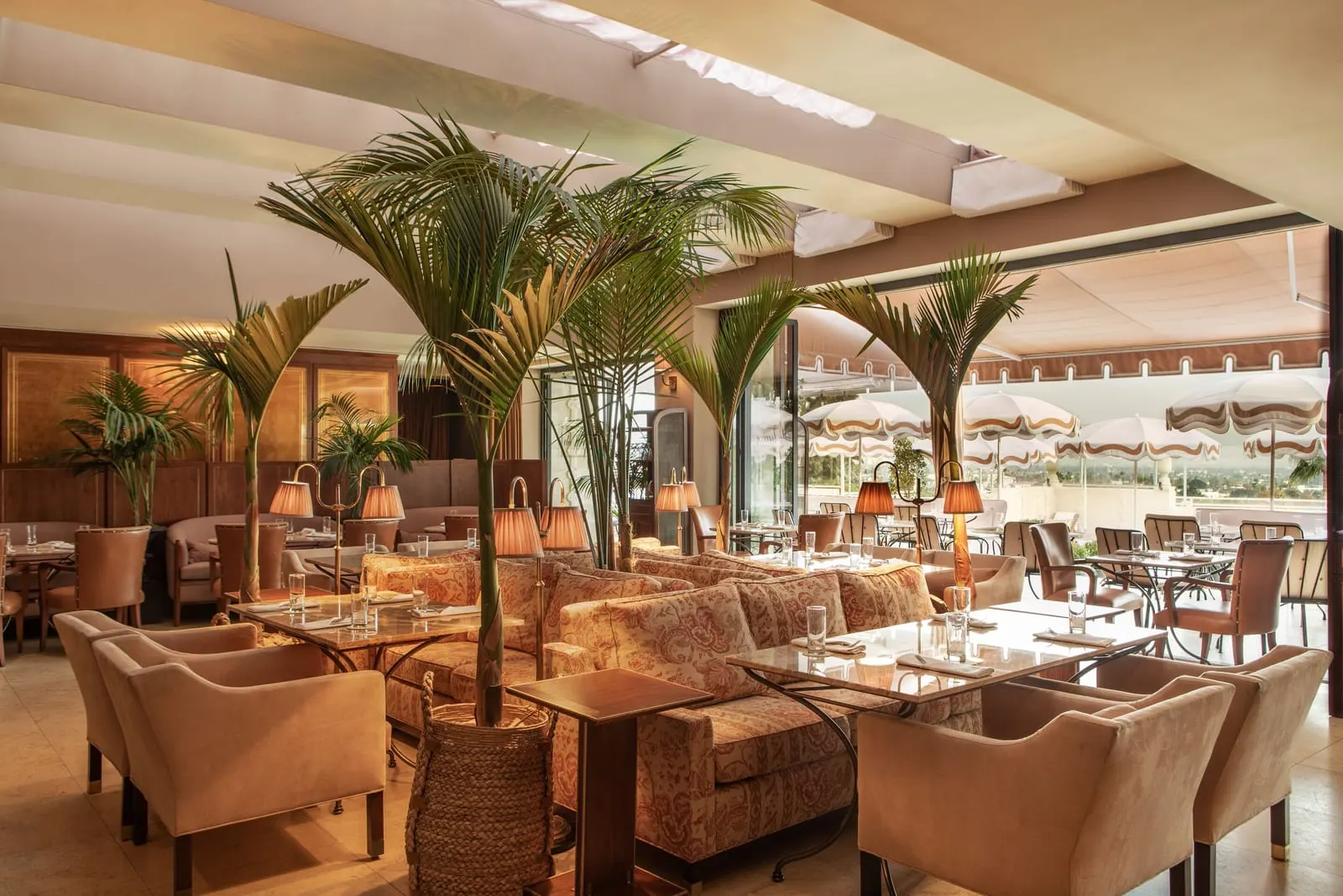 Sunset Tower Hotel: The Terrace dining room, open to the lanai