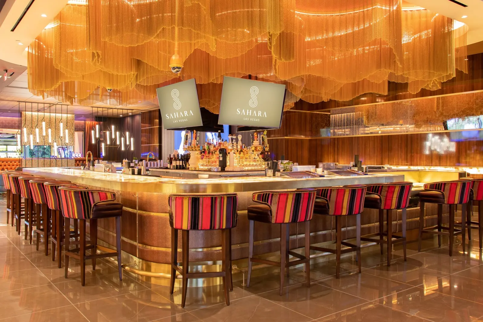SAHARA Las Vegas: The CASBAR Lounge bar under its golden ceiling