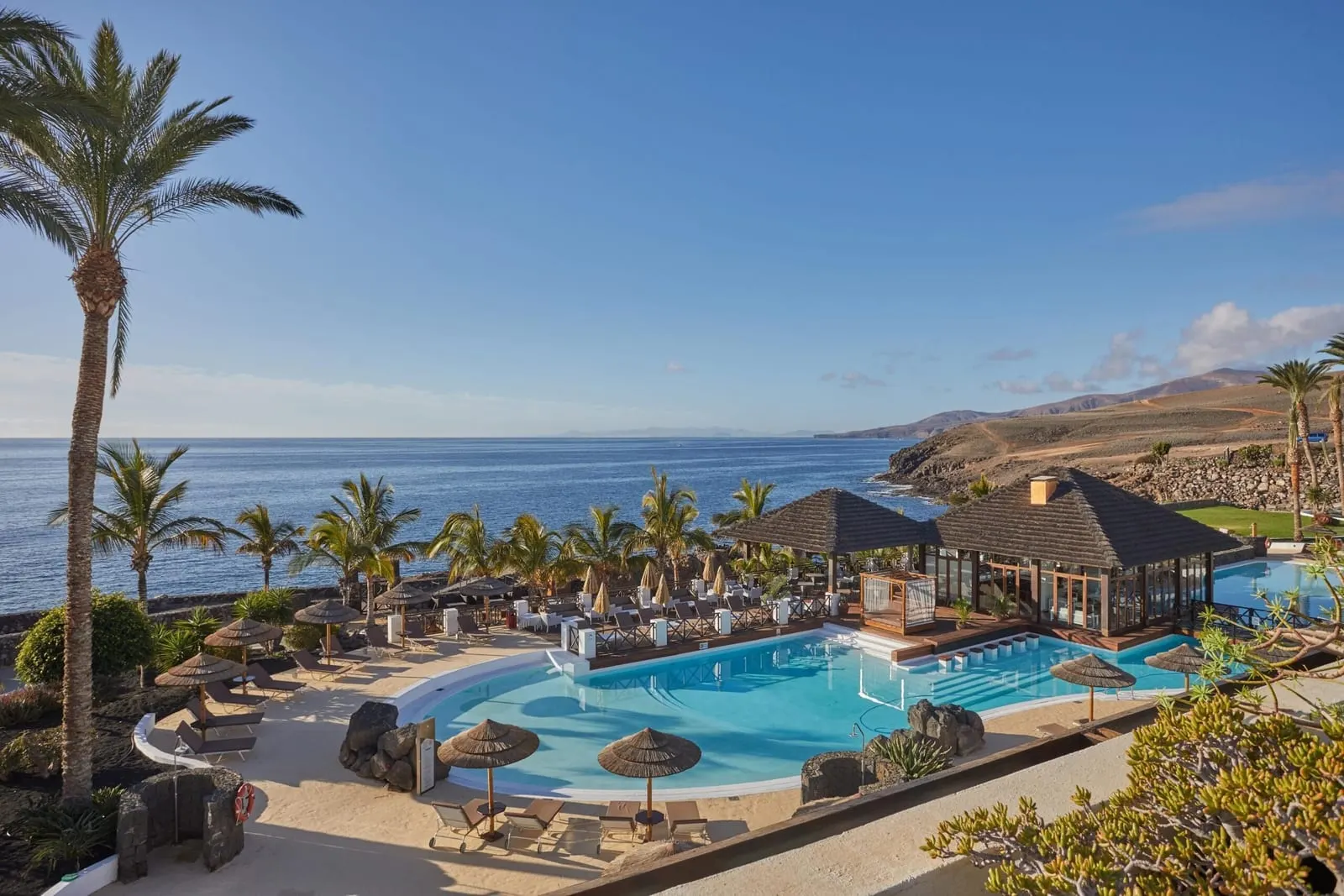 Secrets Lanzarote Resort & Spa: A heated pool with the Atlantic beyond