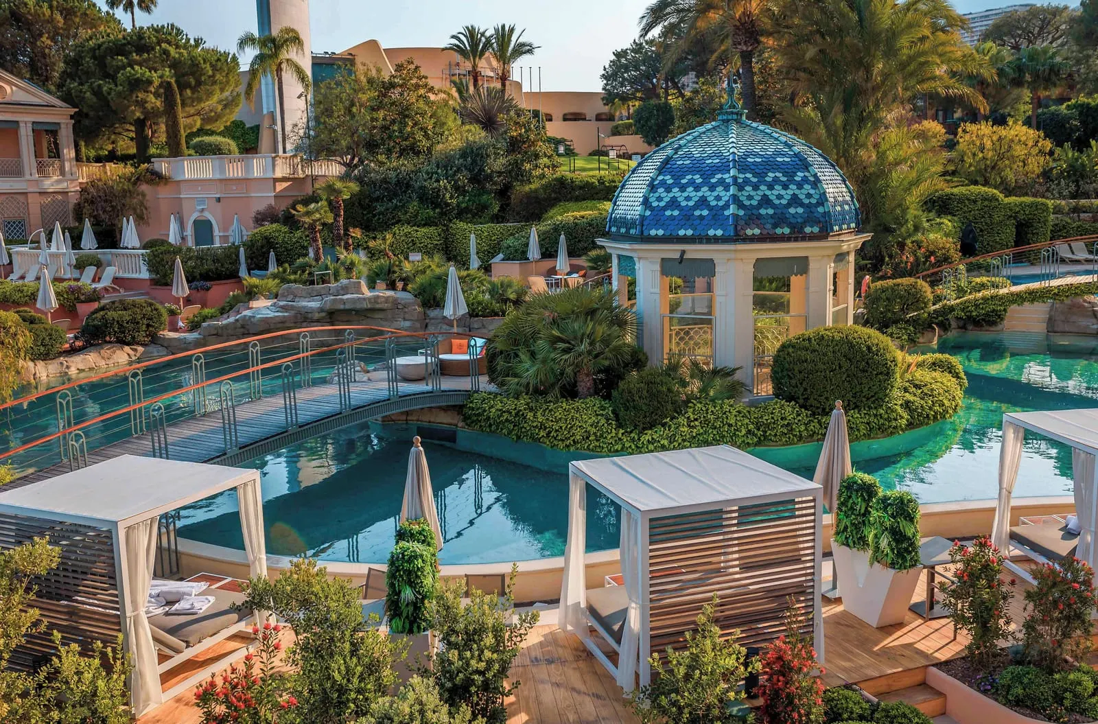 Monte-Carlo Bay Hotel & Resort: The sand-bottom lagoon