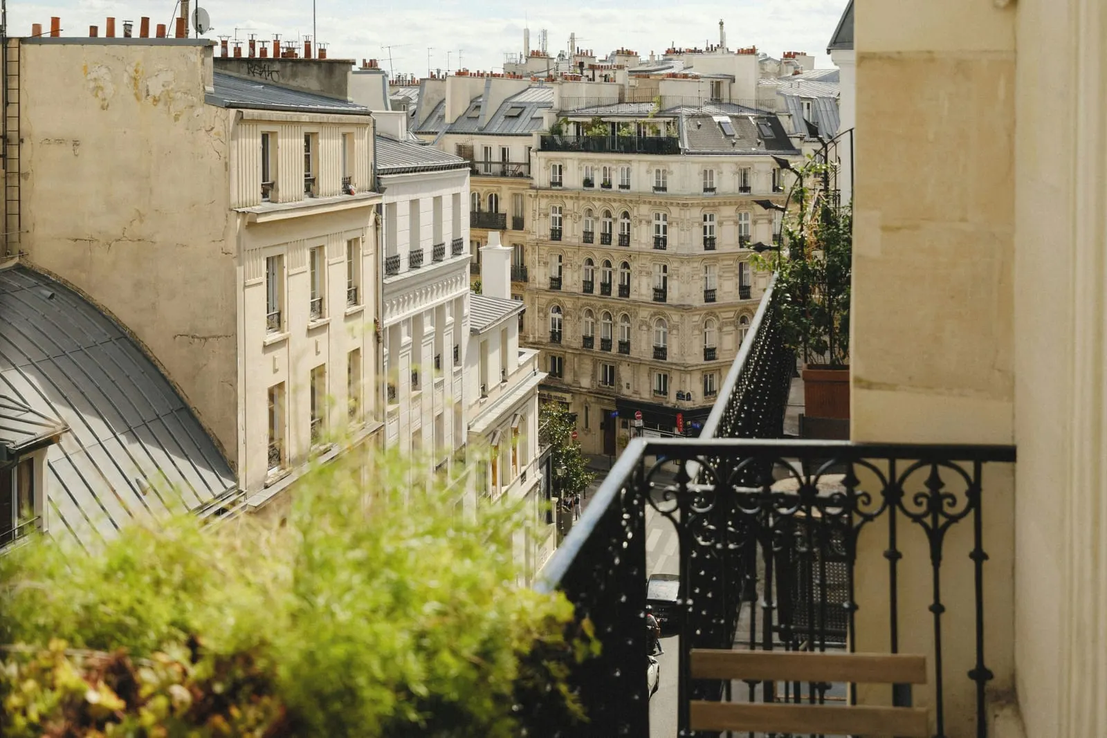 Le Pigalle: A balcony looking down Rue Frochot
