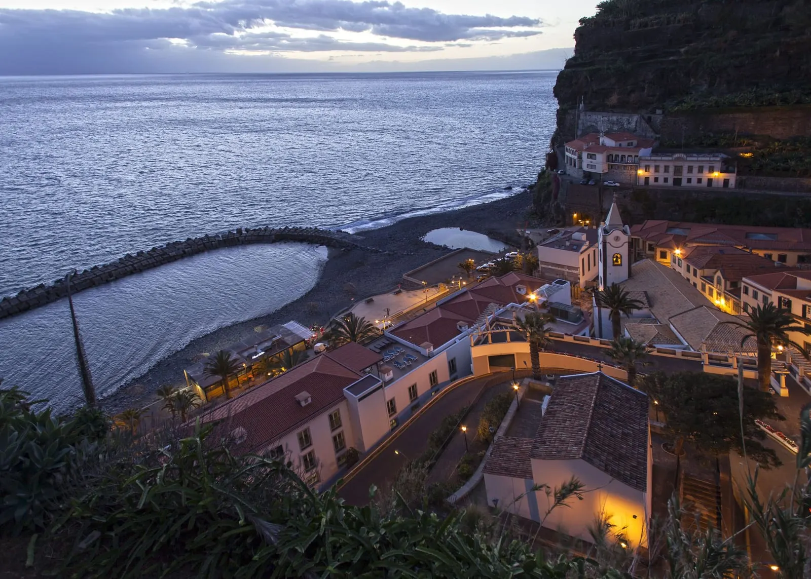 Estalagem da Ponta do Sol: Ponta do Sol village and its pebble beach below