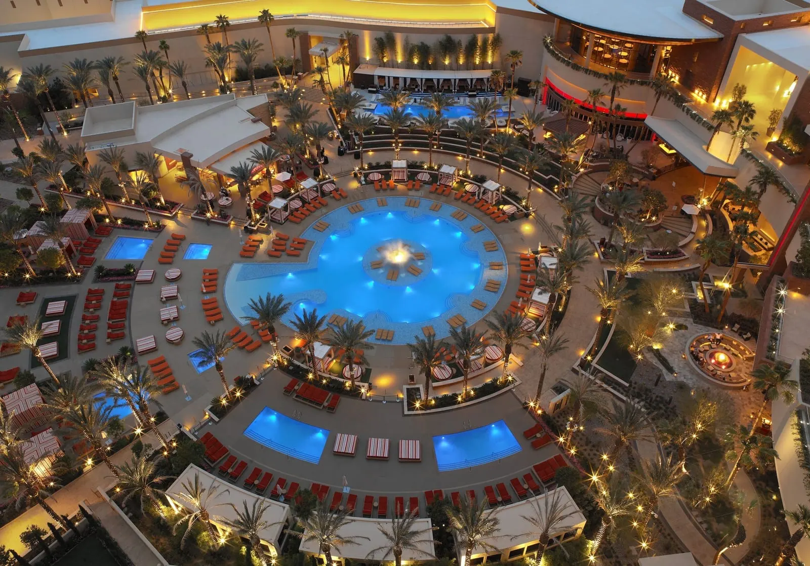 Red Rock Casino Resort & Spa: The pool area from above at dusk