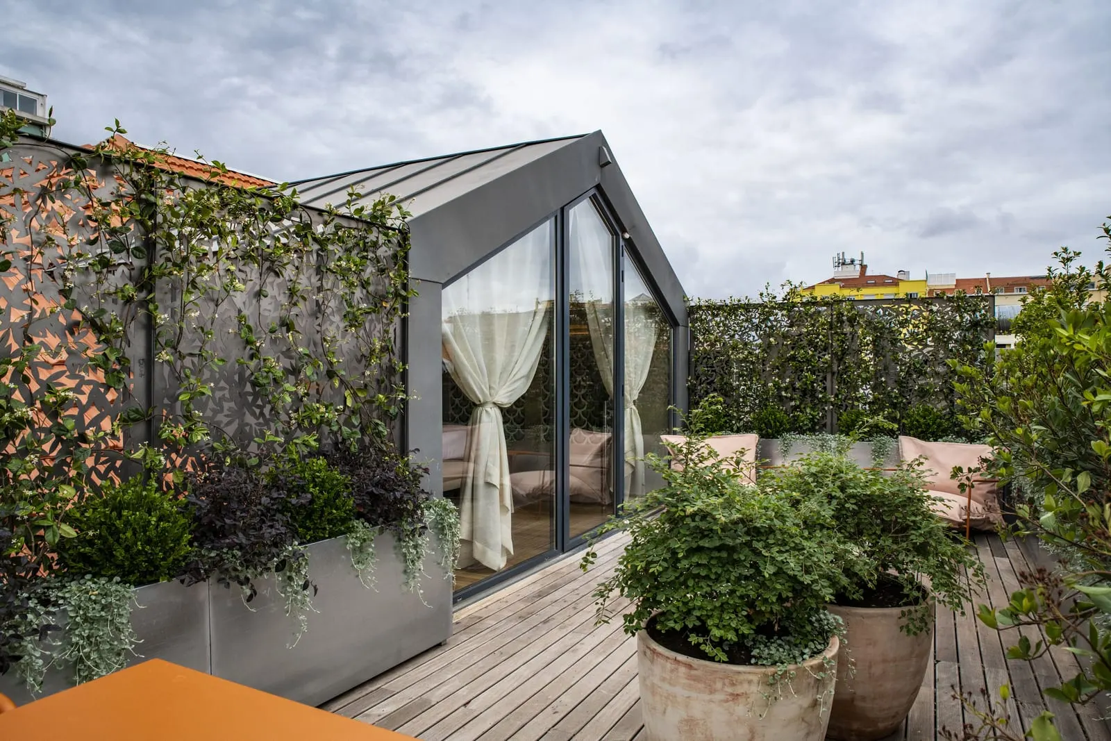 Sublime Lisboa: Rooftop terrace and glass lounge