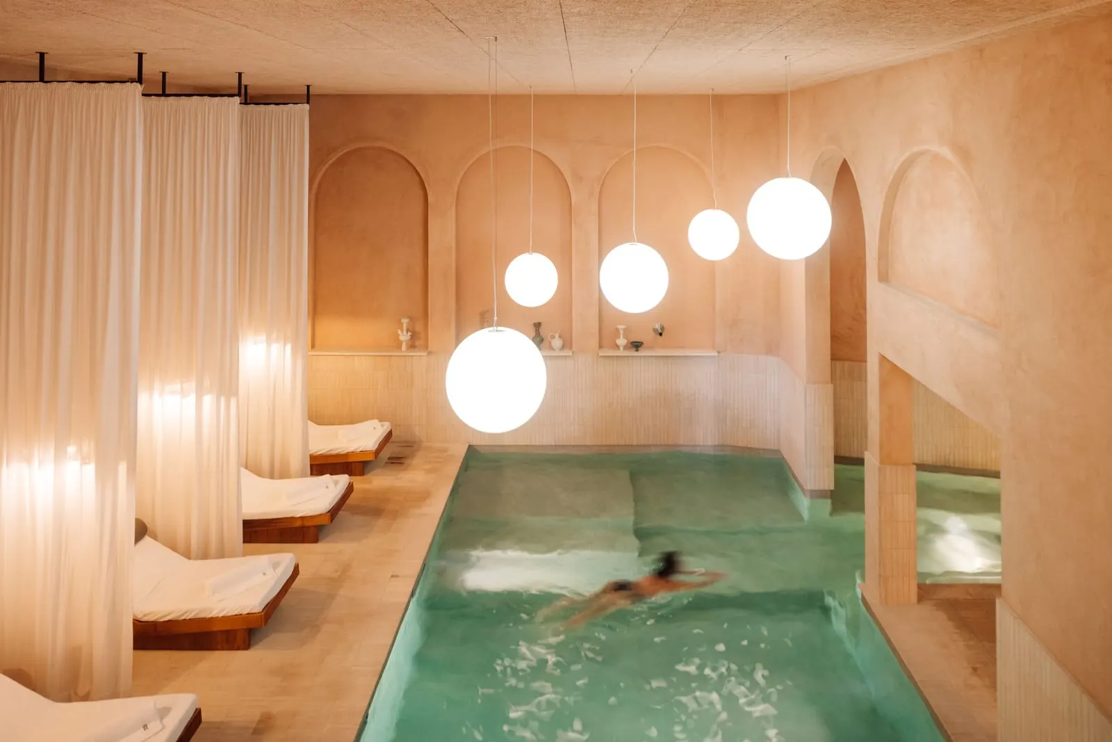 The Rebello Hotel & Spa: The Roman-style spa pool