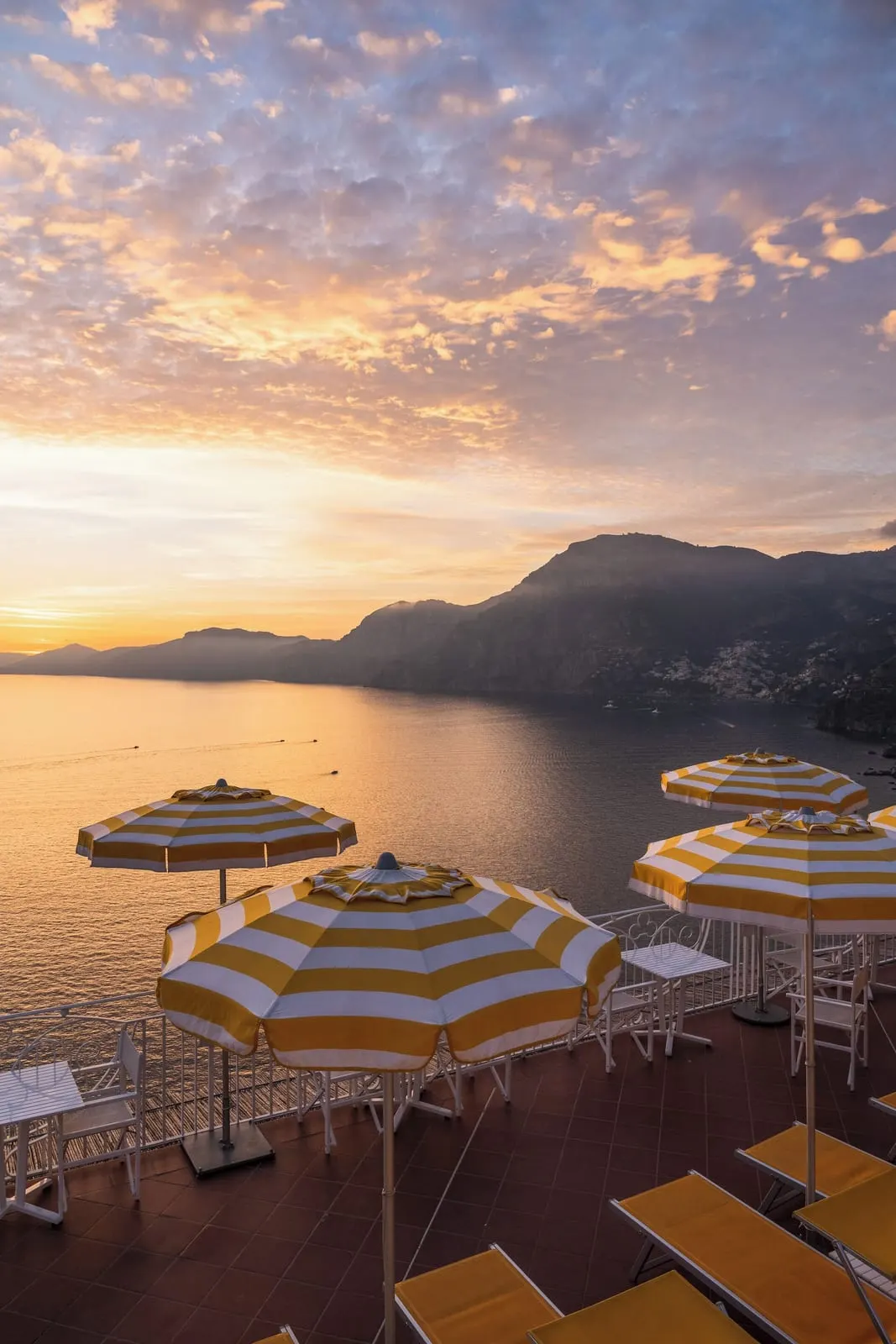 Hotel Tramonto d'Oro: Sunset light over Positano from the Rooftop Cafe
