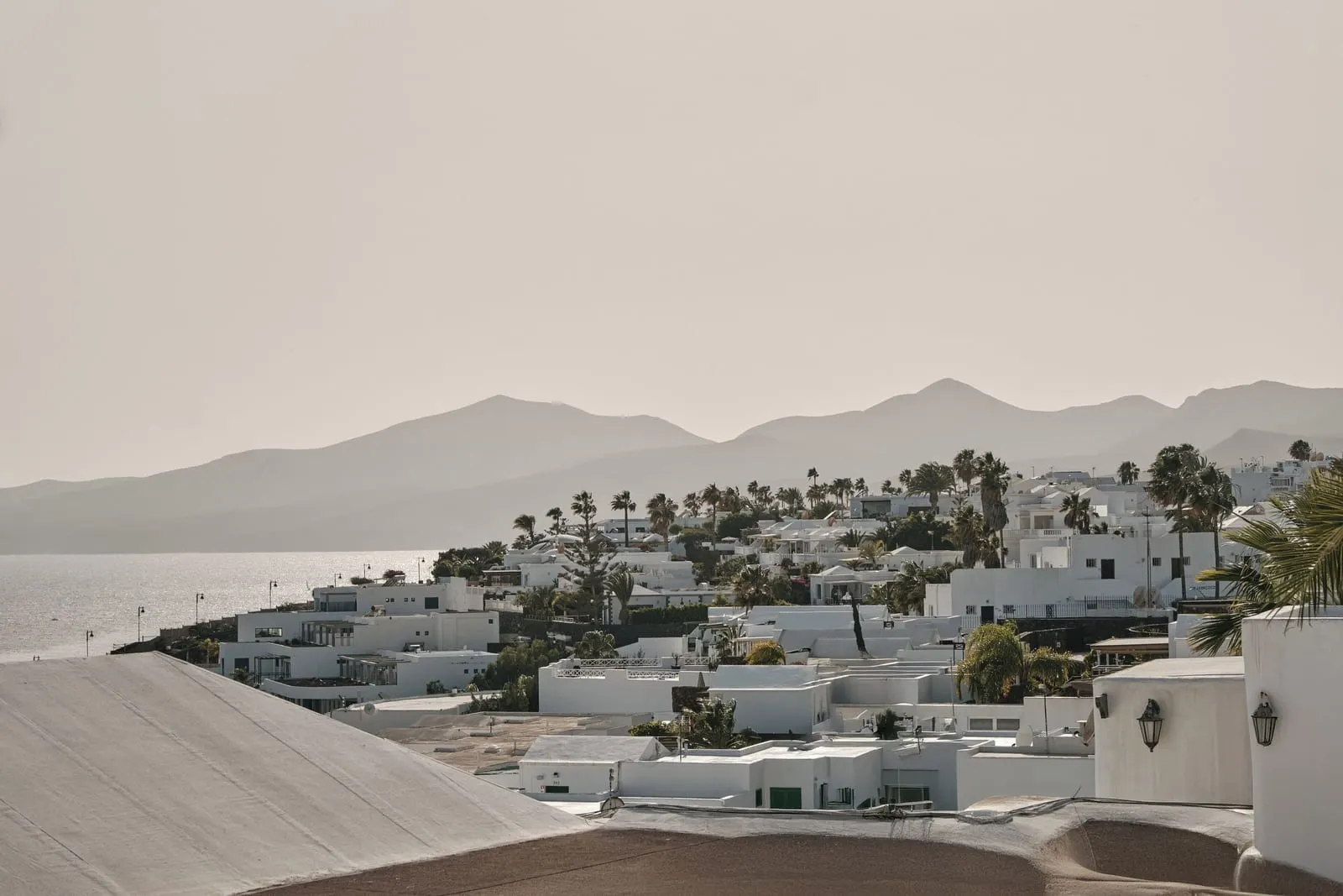 La Isla y el Mar Hotel Boutique: Puerto del Carmen and the mountains beyond