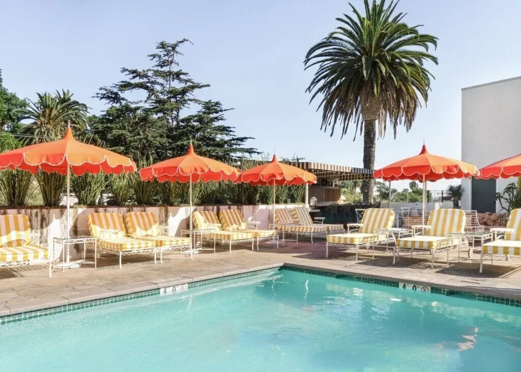 Silver Lake Pool & Inn: Striped loungers and orange umbrellas by the pool