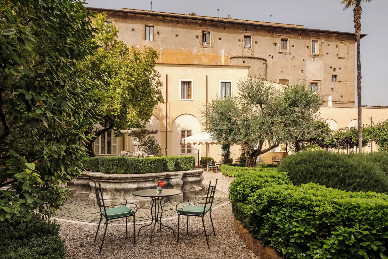 Donna Camilla Savelli: The cloister garden