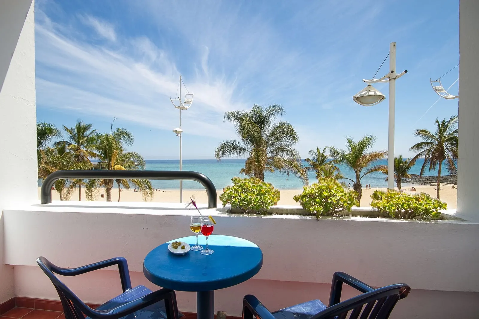 Hotel Lancelot: A balcony facing the beach and the palms