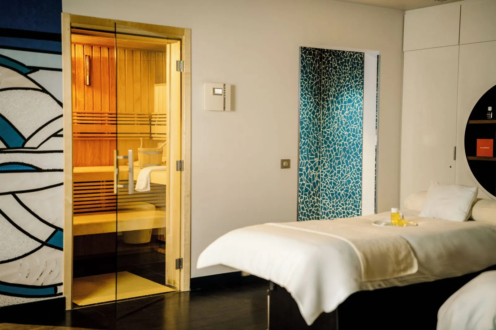 Hôtel Molitor Paris: A spa treatment room with its own sauna