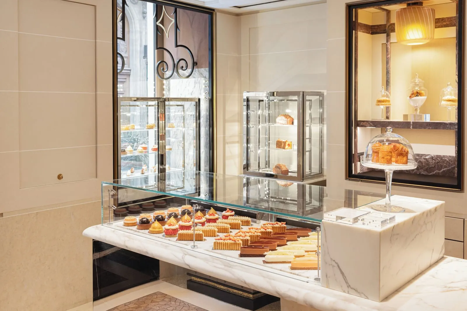 Hôtel de Crillon, A Rosewood Hotel: Pastries at the Butterfly Patisserie