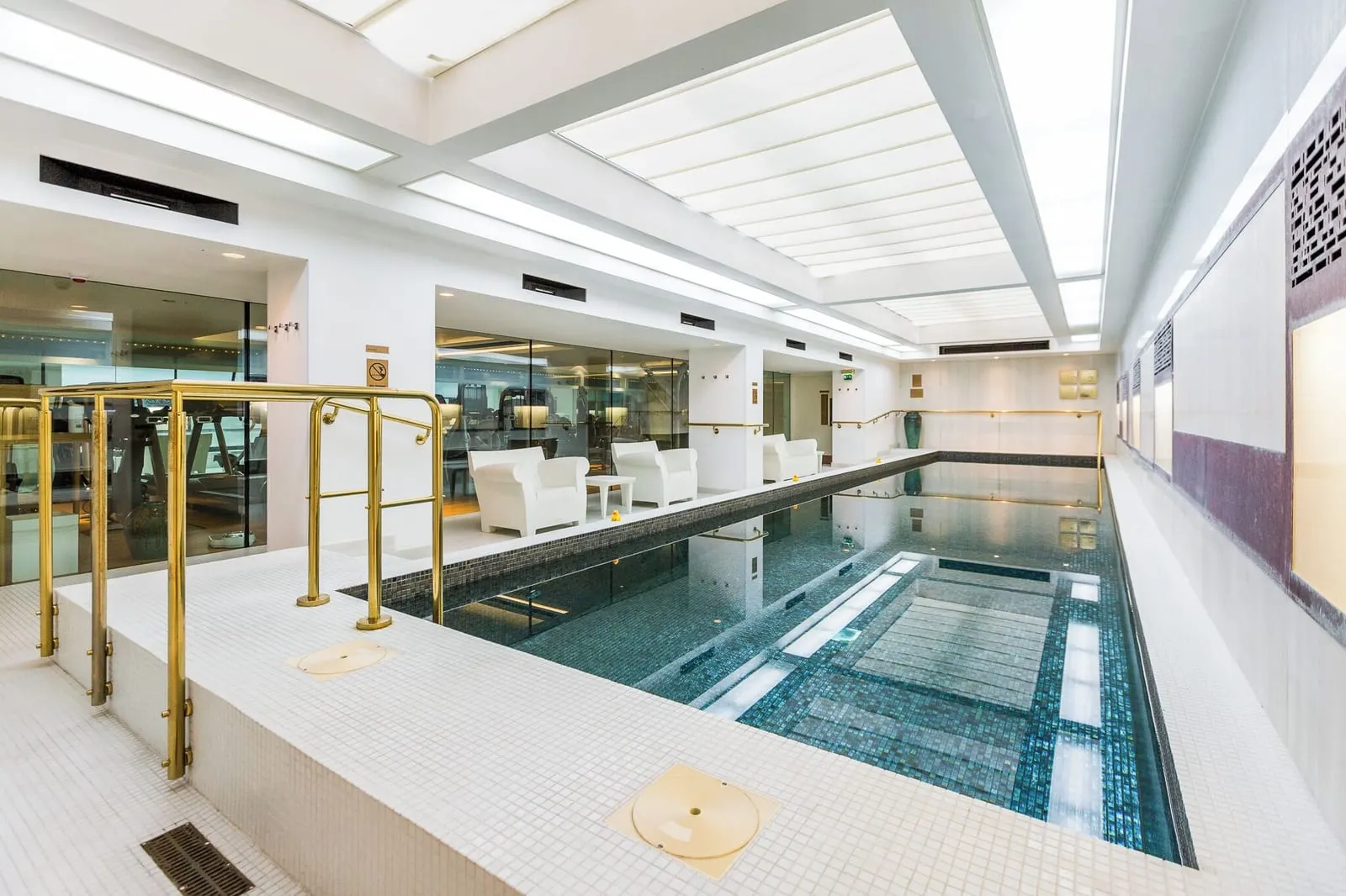 Town Hall Hotel: The deco pool