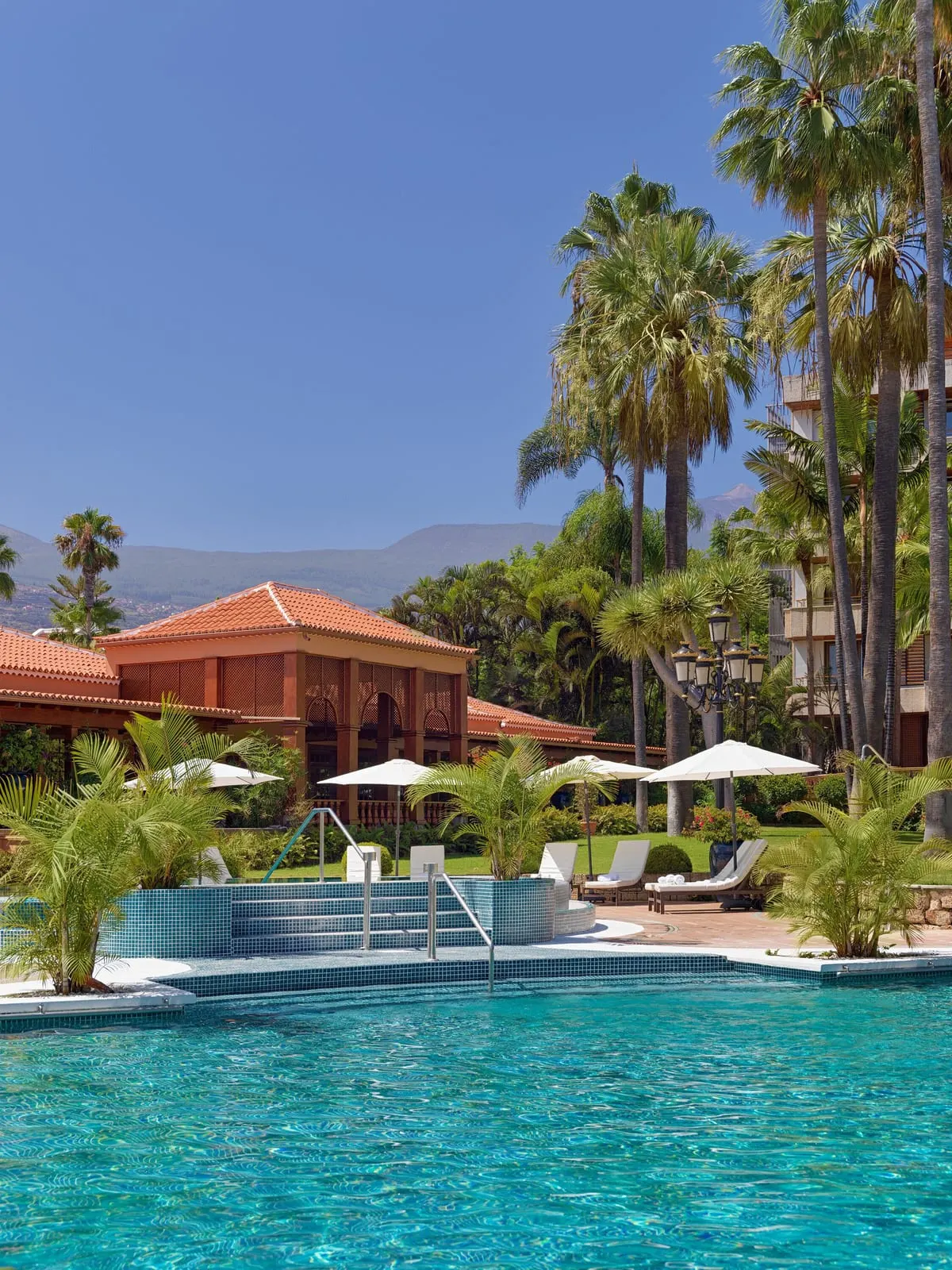 Hotel Botánico & The Oriental Spa Garden: Pool among the palms