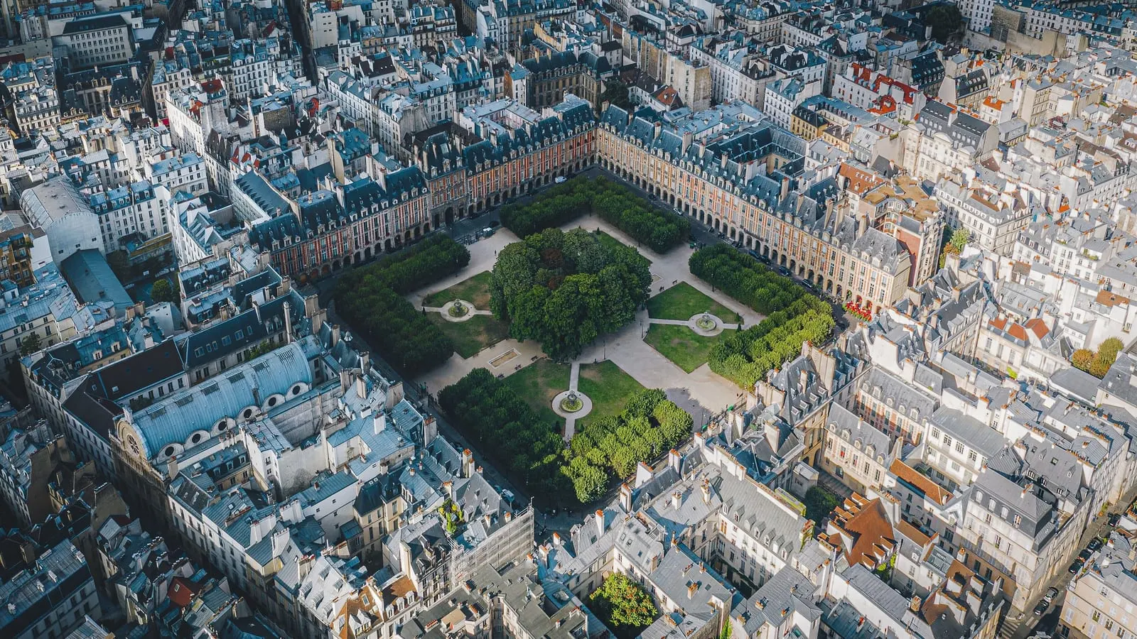 Le Pavillon de la Reine: The Place des Vosges from the air