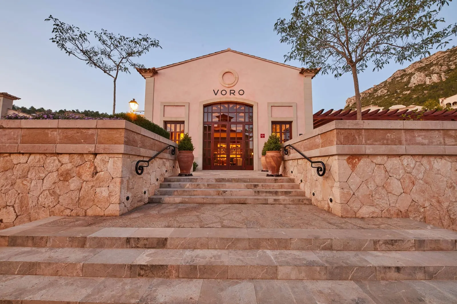 Cap Vermell Grand Hotel: Voro, in its own building on the square