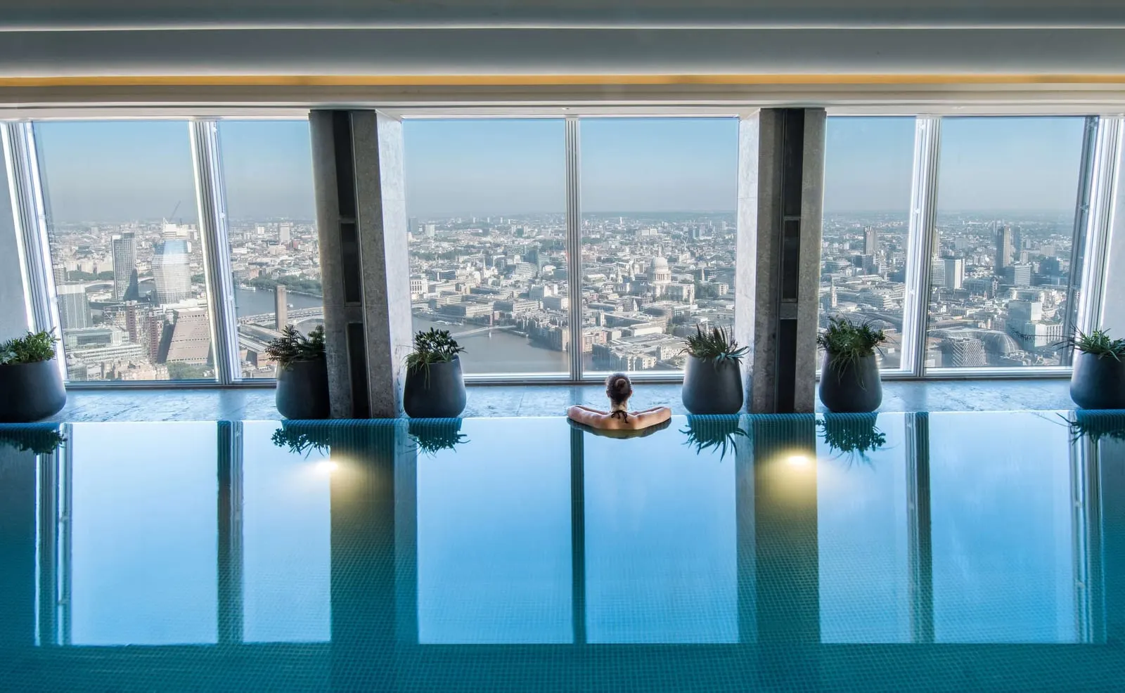 Shangri-La The Shard, London: The infinity pool on level 52