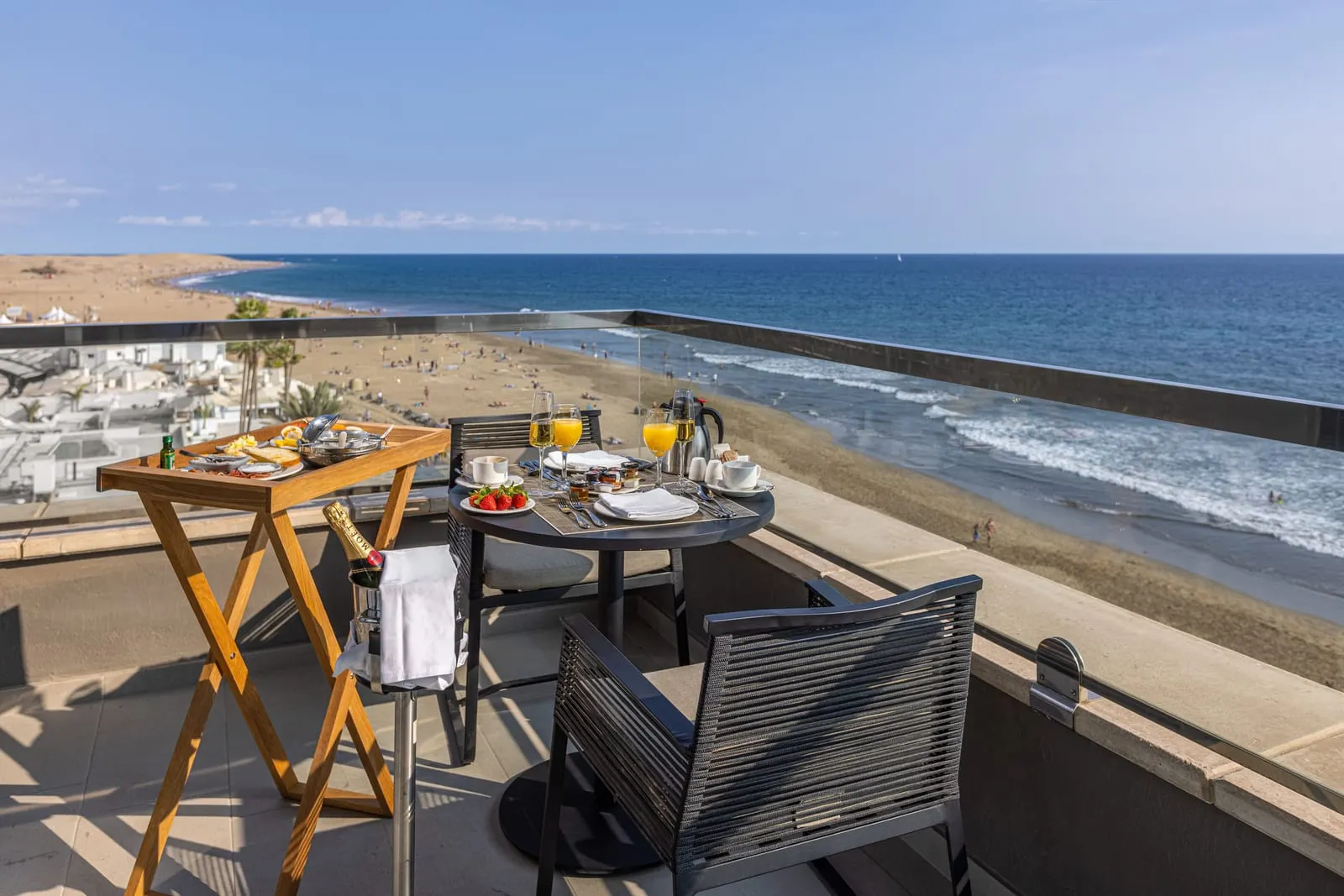 Hotel Faro, a Lopesan Collection Hotel: Breakfast on a balcony above Playa de Maspalomas