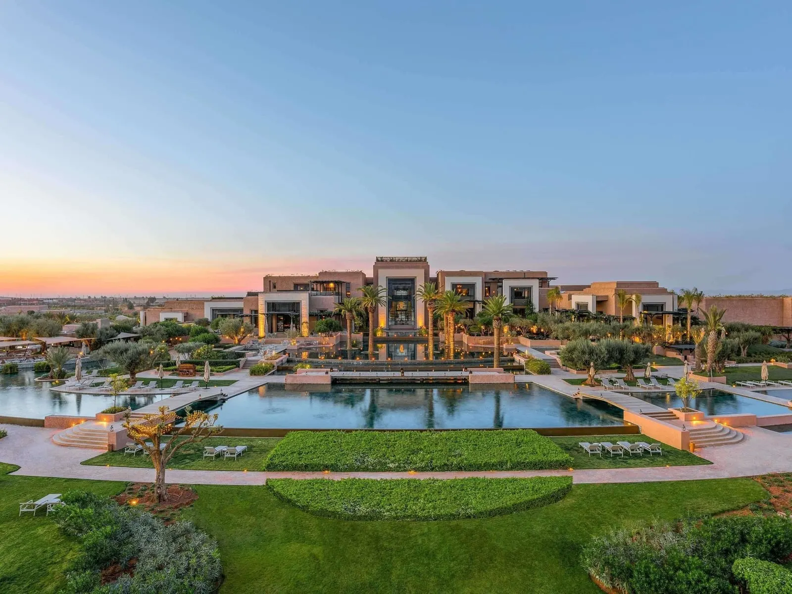 Fairmont Royal Palm Marrakech: The main building above the pool at dusk