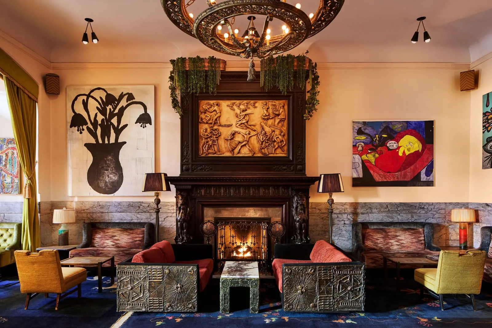 Hotel Chelsea: Residents' art round the lobby fire