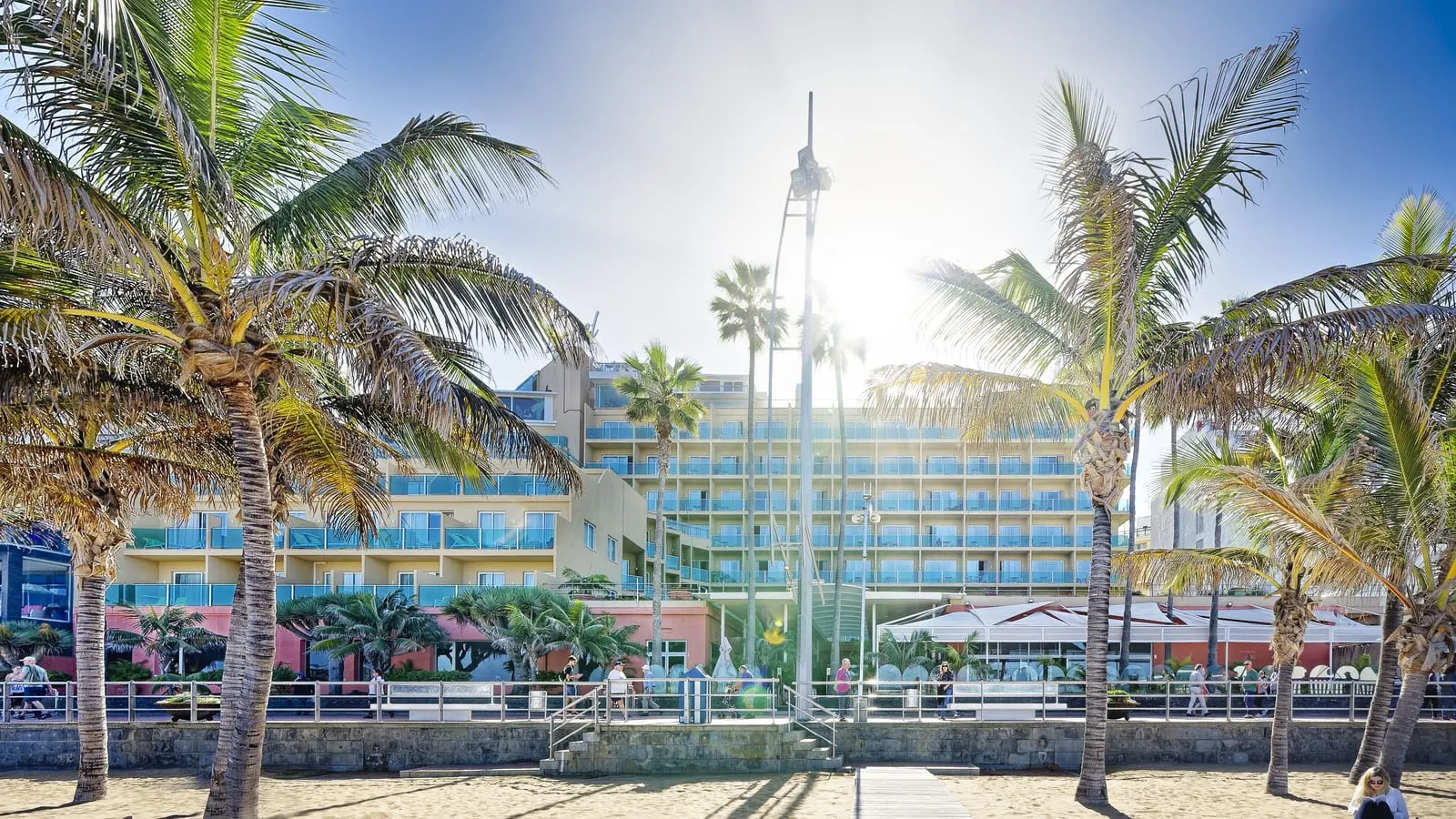 Bull Reina Isabel & Spa: The hotel from the sand of Las Canteras